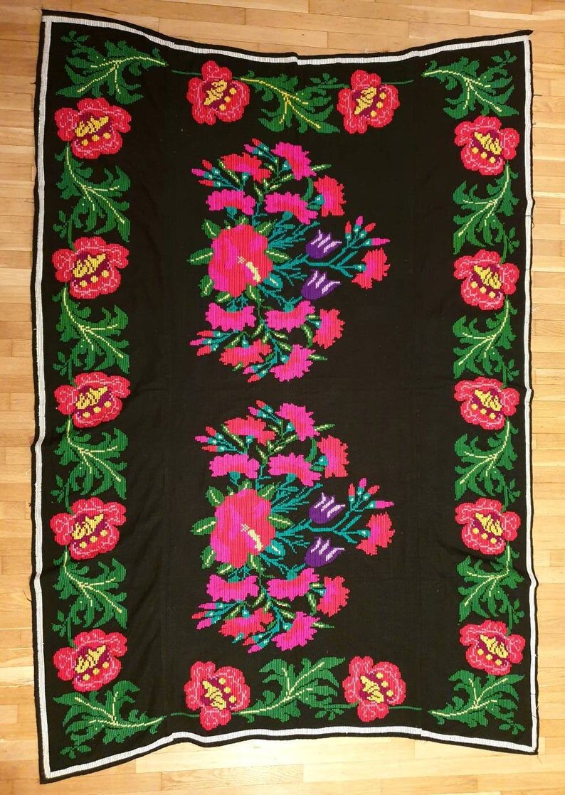 Vintage floral sofa cover, bedspread made by hand 200x150cm in Romania