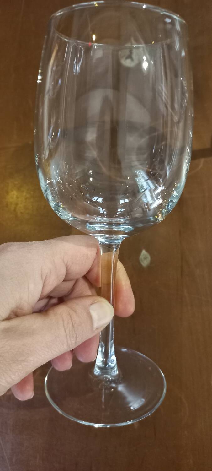 2 stemmed glasses