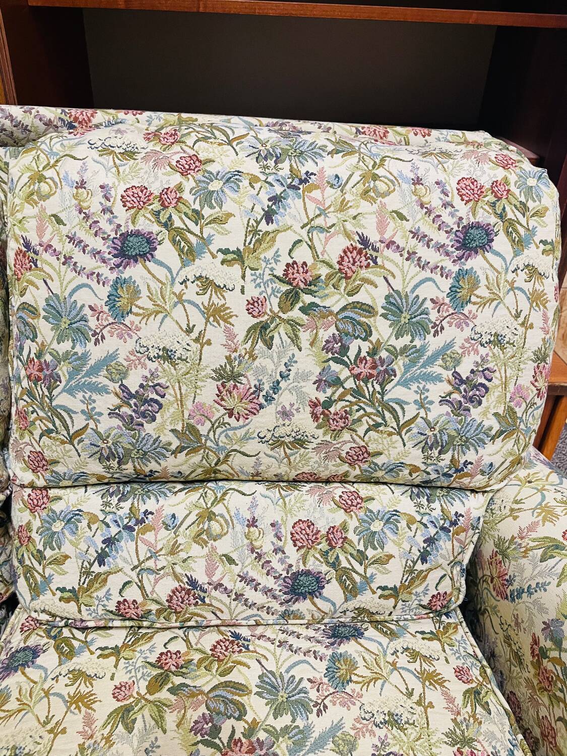 Flowered canapé in chic Grandmother style