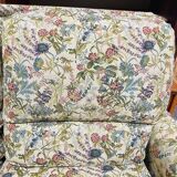 Flowered canapé in chic Grandmother style