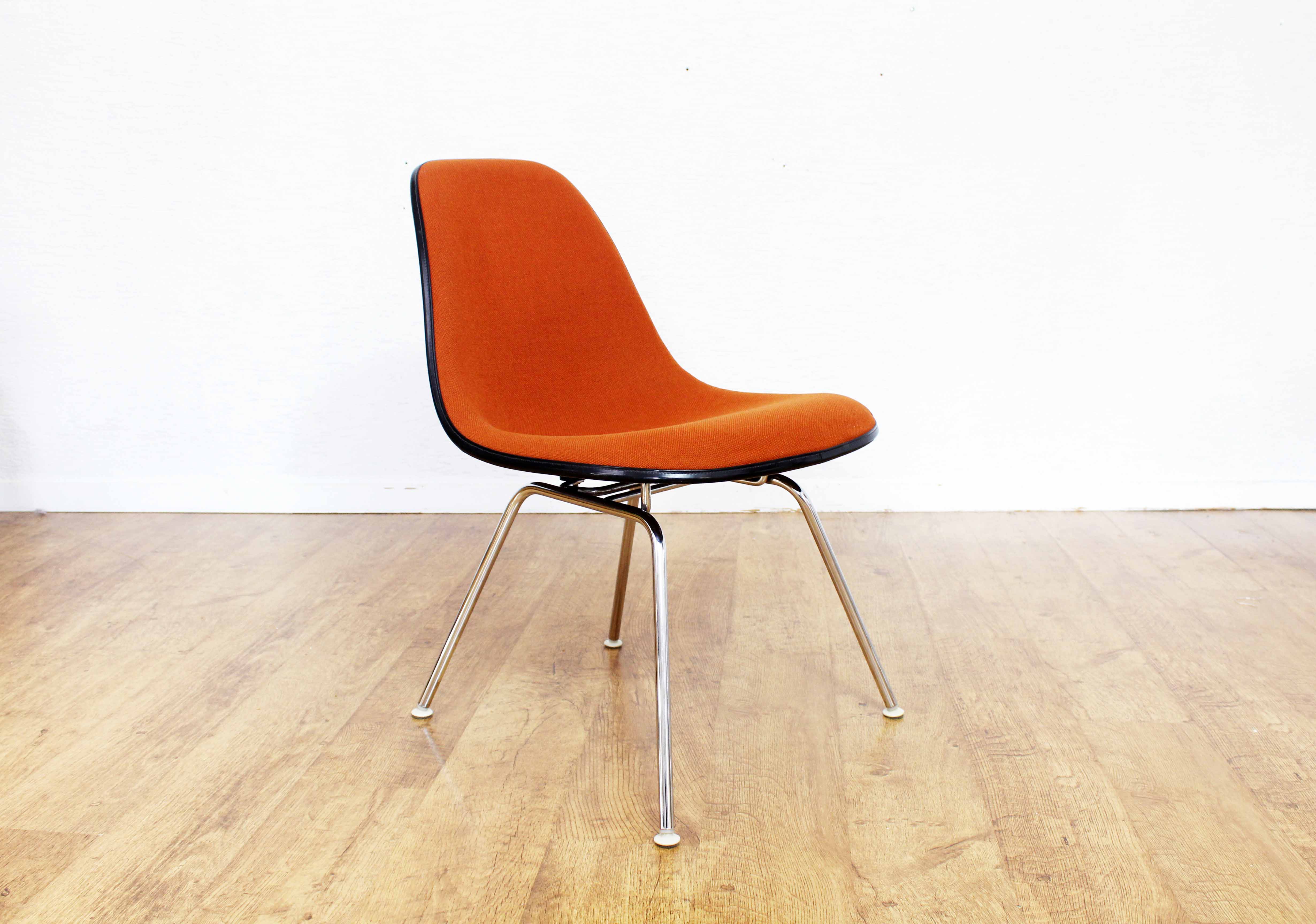 Original chair Eames DSX Herman Miller Vitra edition of the 70s.