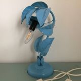 Ancienne lampe en forme plante en métal émaillé bleu