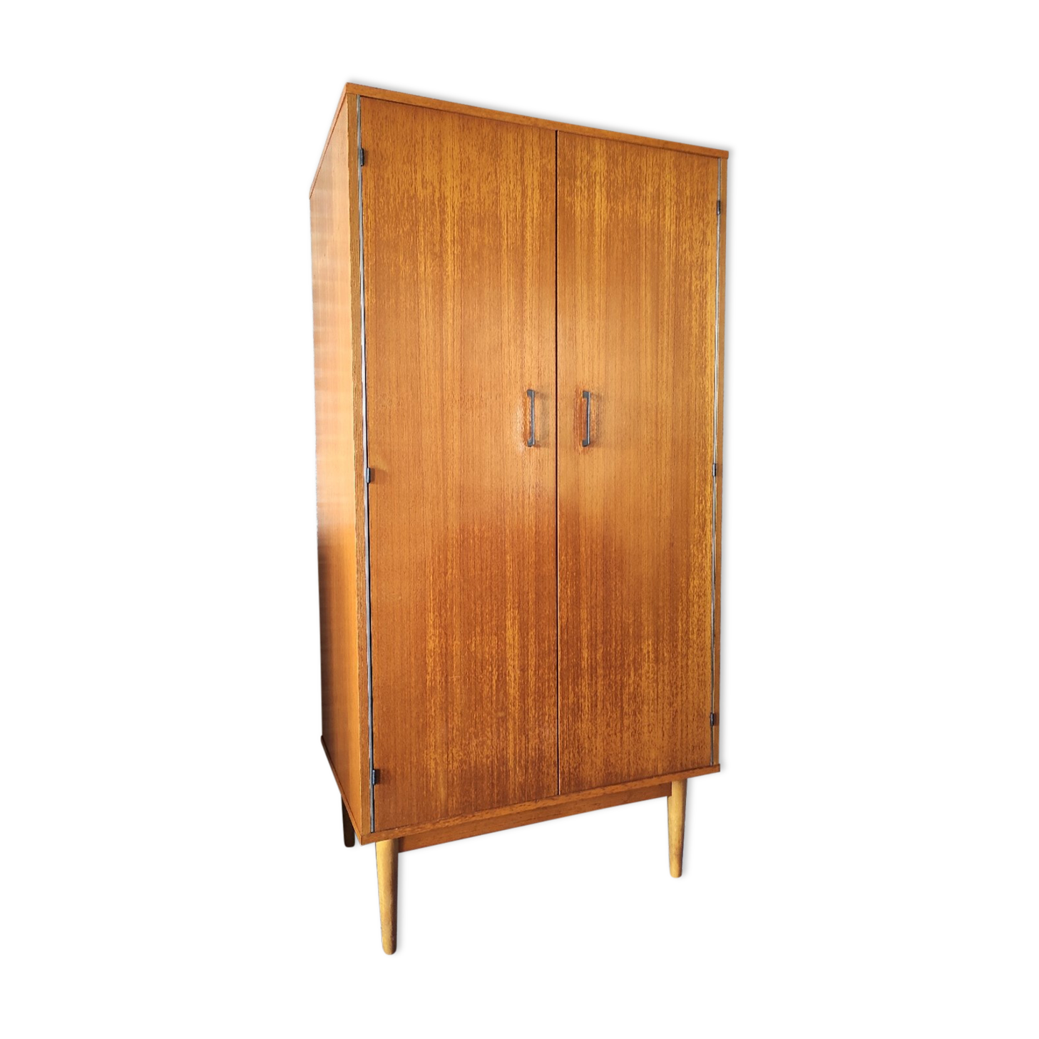 Armoire vintage