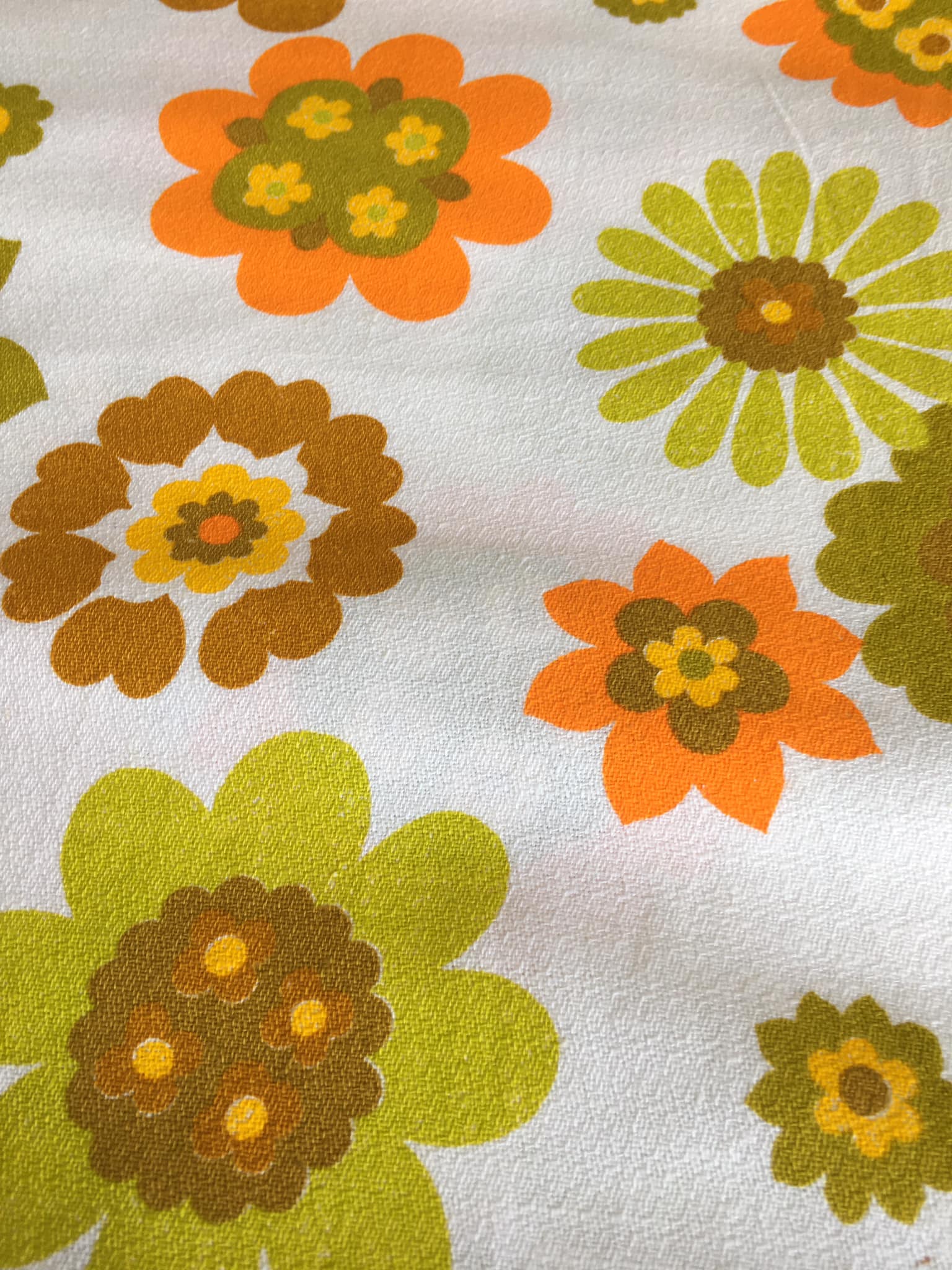 Rectangular woven cotton tablecloth with vintage floral patterns