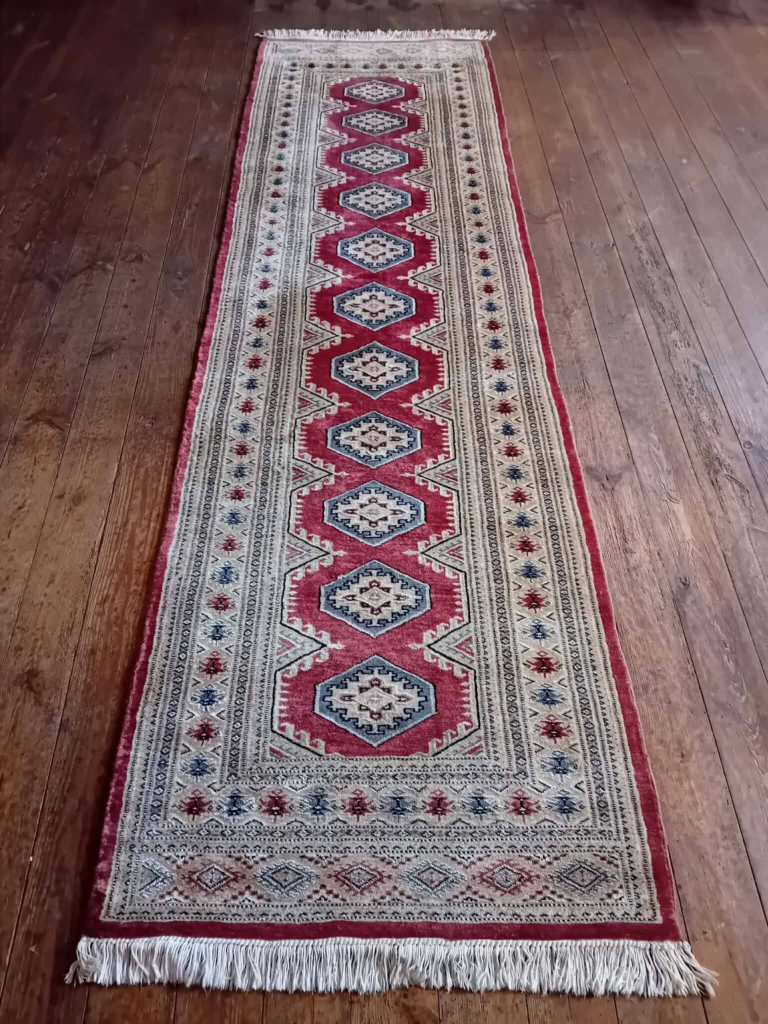 Pakistani hallway carpet, handmade in wool and silk, 278x80cm.