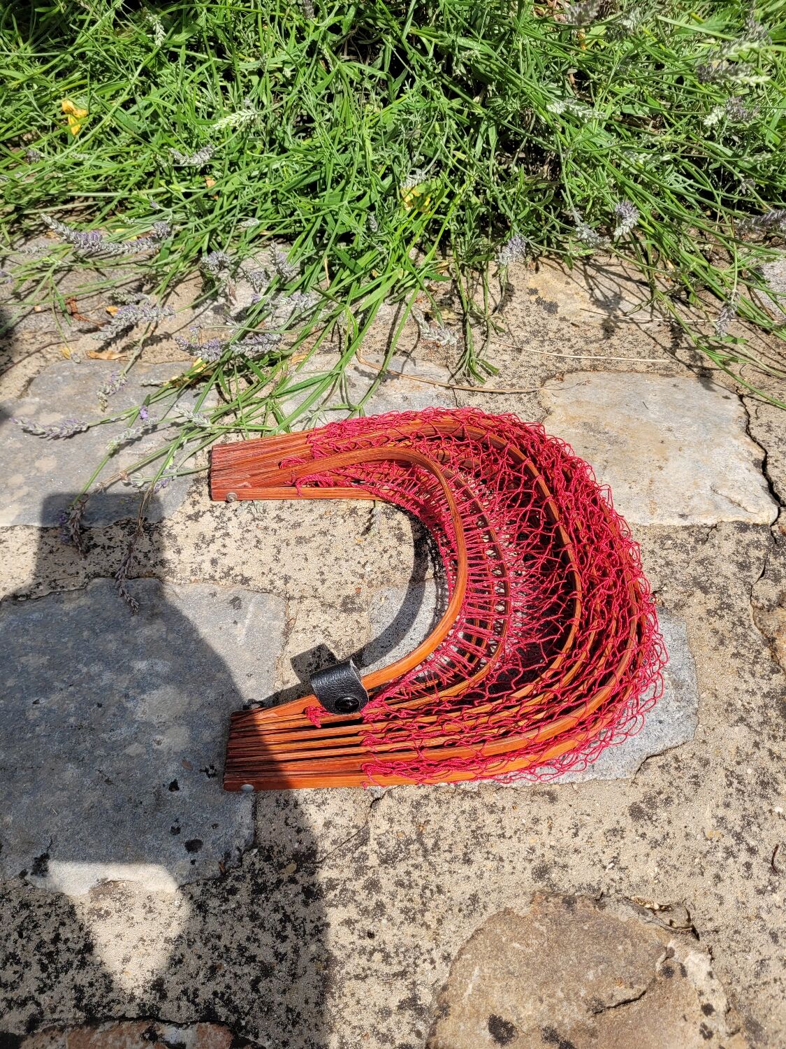Vintage red folding basket, 70s - rattan and mesh.