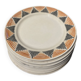 12 assiettes plates en faïence jaune Badonviller
