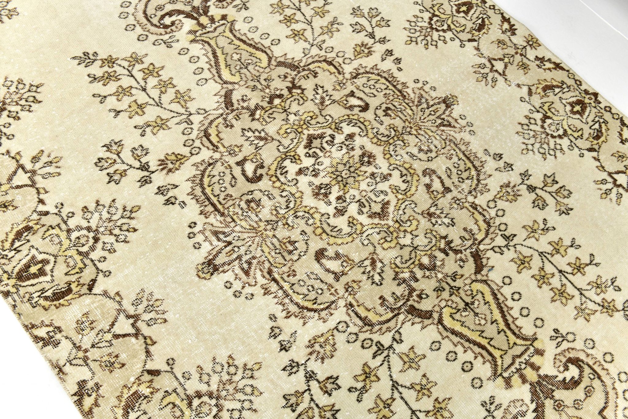 Tapis turc vintage vert clair et crème, 162 x 259 cm