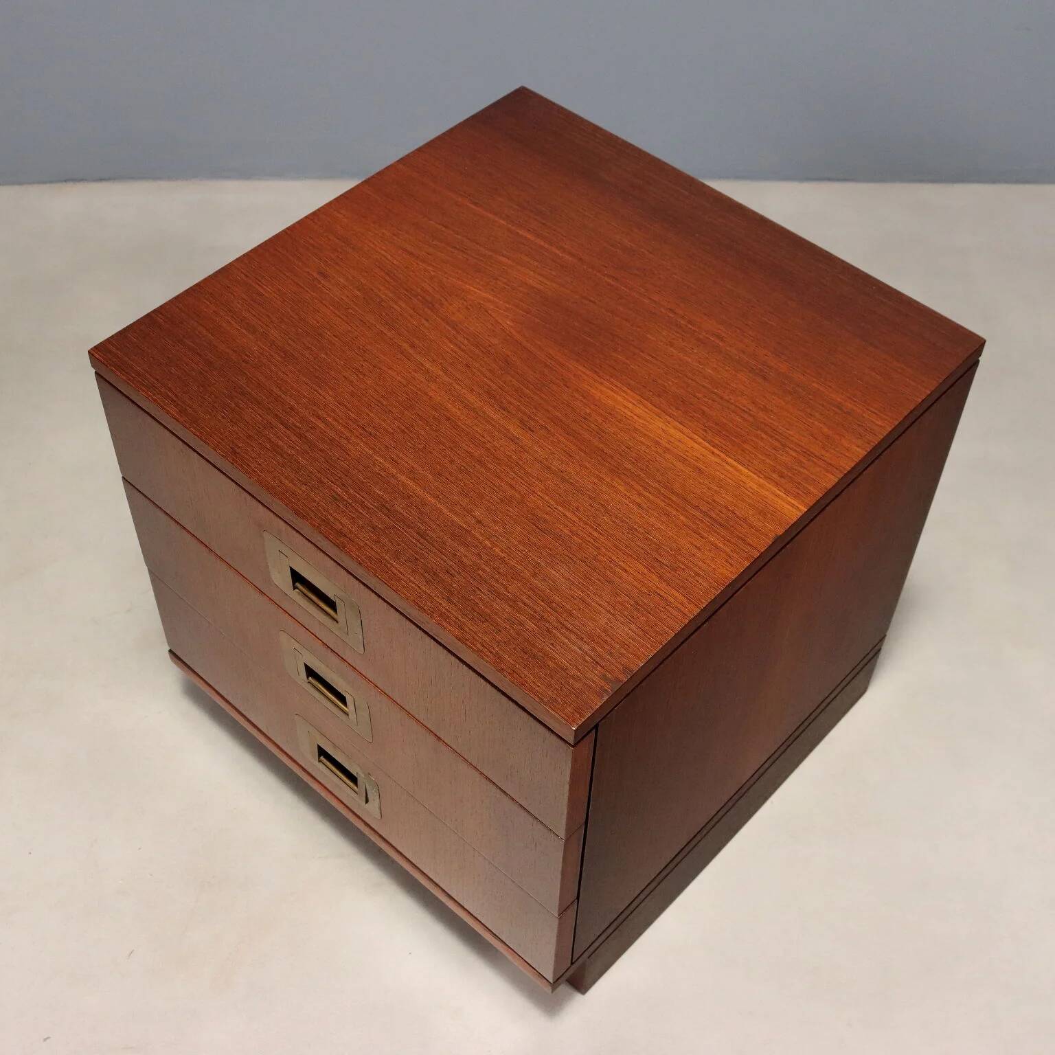 Paire de tables de chevet vintage design Ico Parisi Italie années 1960