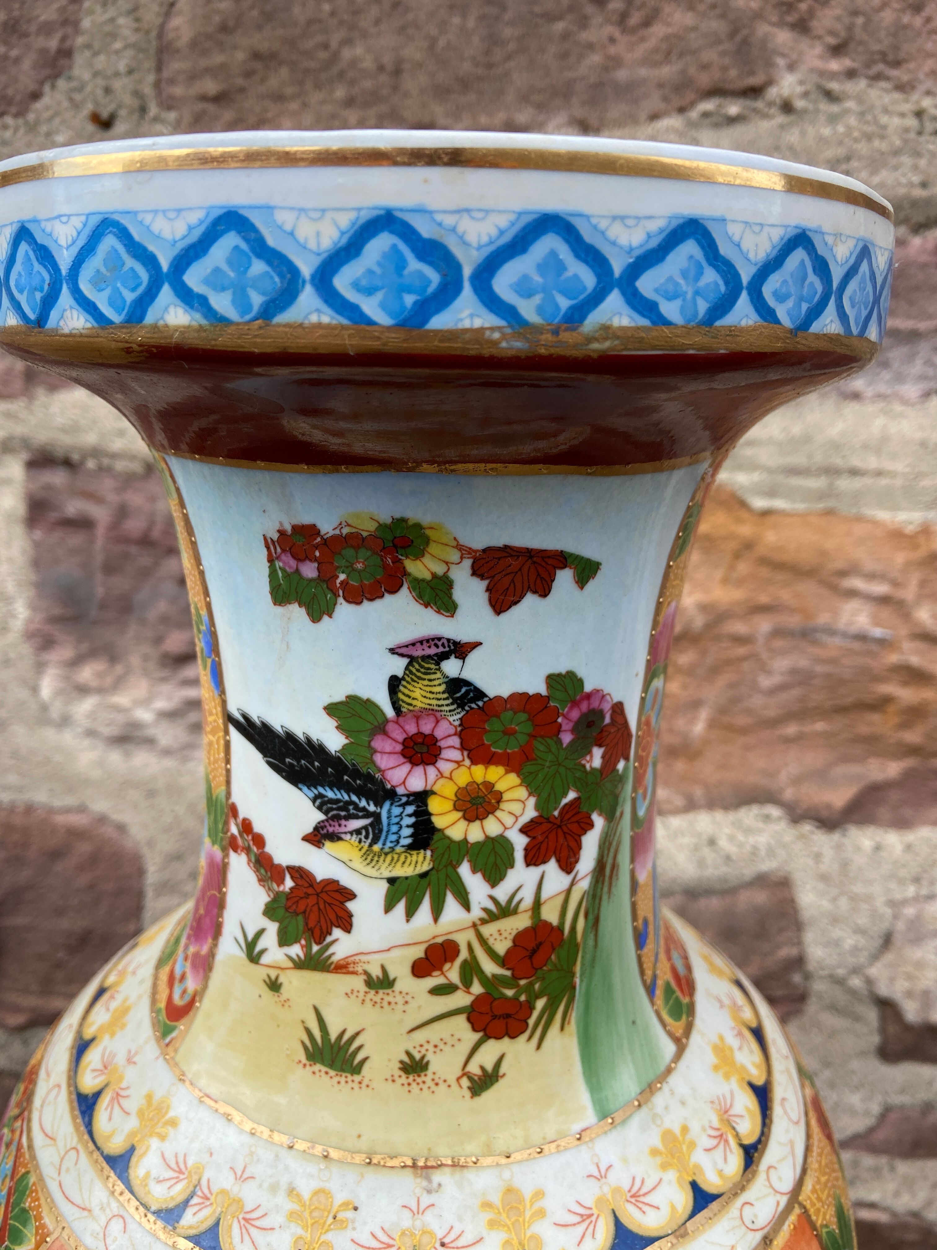 Chinese vase japan motif