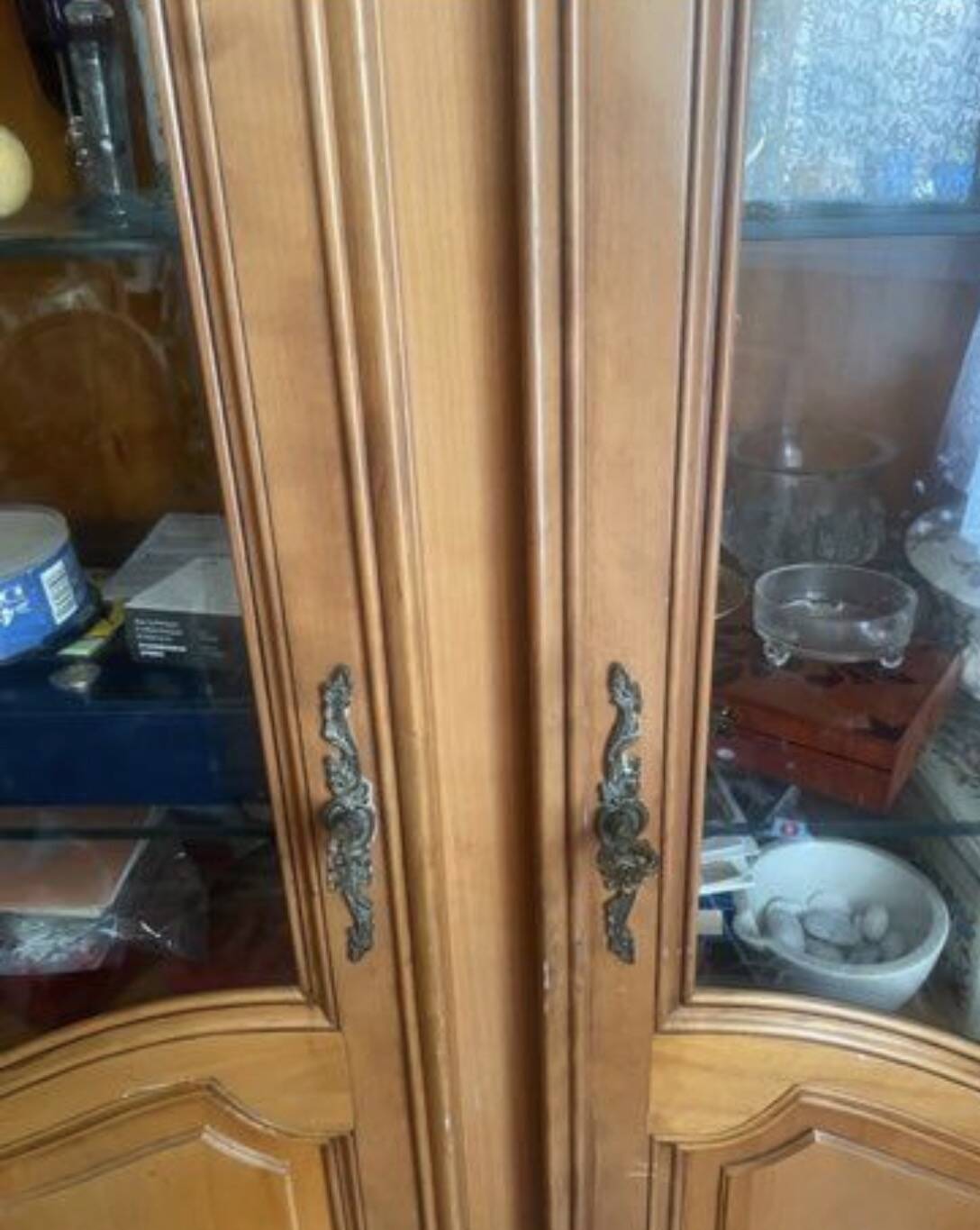 Display cabinet / bonnetière in cherry wood, Louis XV style, very good condition.