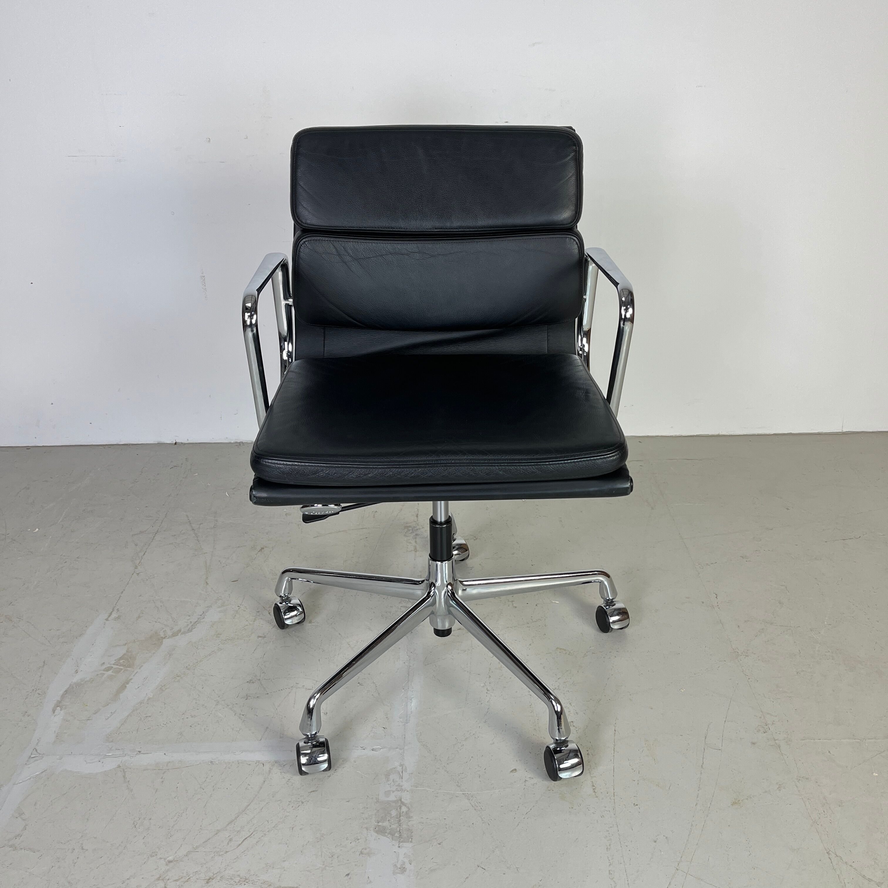 Eames Vitra for Herman Miller black leather Soft Pad Group chair