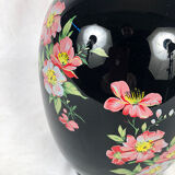Vase opalin noir à décor de fleurs