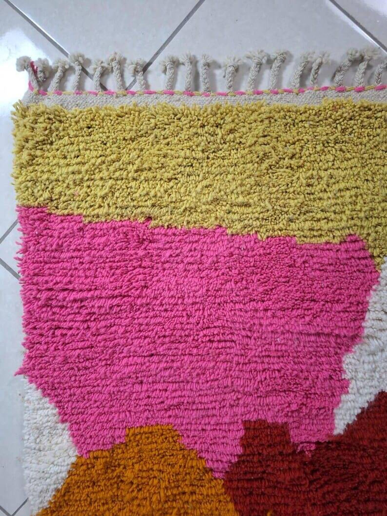 Handmade traditional Beni Ourain Berber rug, size 150 x 250 cm.