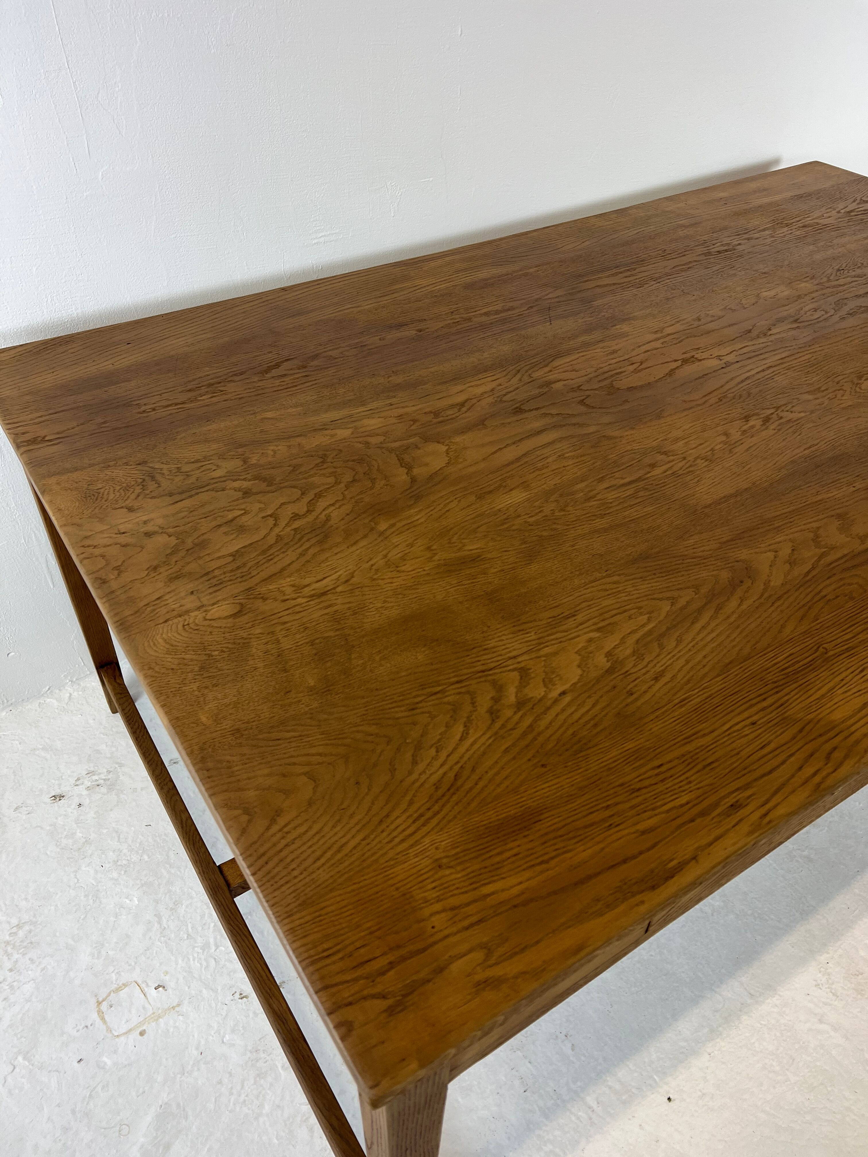 Two-sided oak work table, with 4 drawers