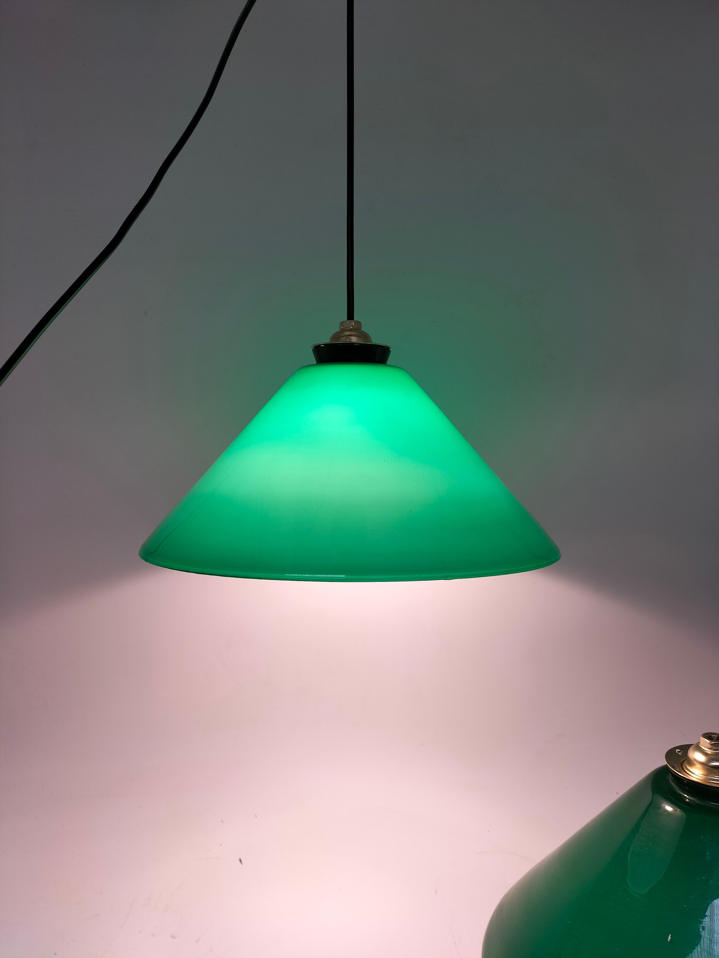 Suspension cône opaline verte