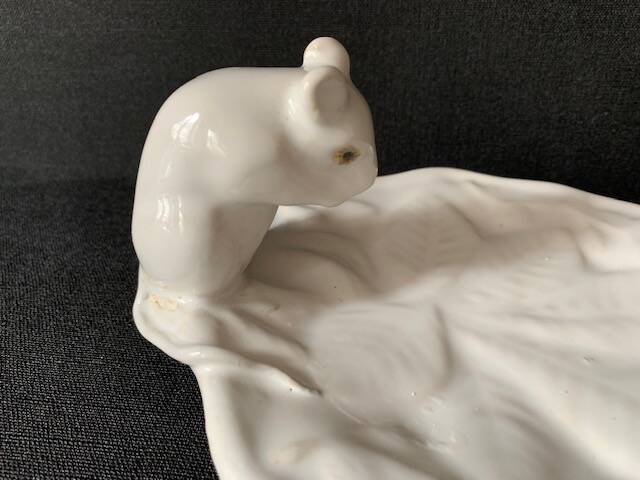 Mouse figurine plate in white enameled ceramic, signed
