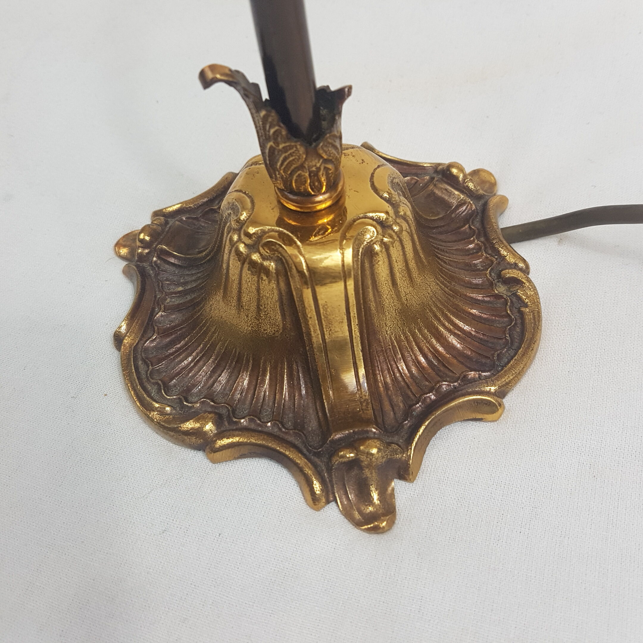 Flower gilded bronze lamp