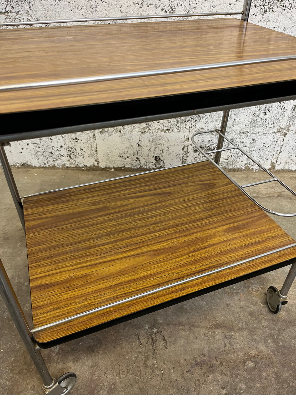 Désserte bar à roulettes vintage formica
