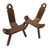 Lot de 2 chaises tripodes brutalistes en bois – Espagne années 70