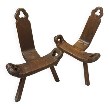 Lot de 2 chaises tripodes brutalistes en bois – Espagne années 70
