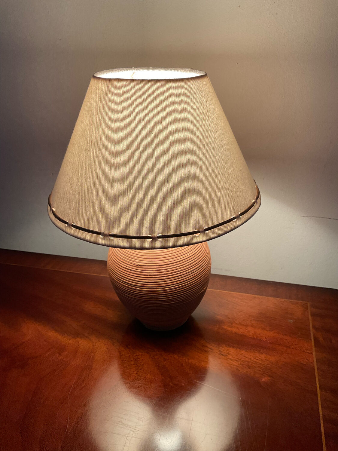 Vintage lamp from the 70s in ceramic and wicker