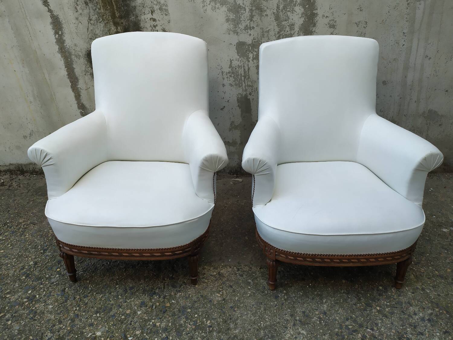 Paire de fauteuils Louis XVI