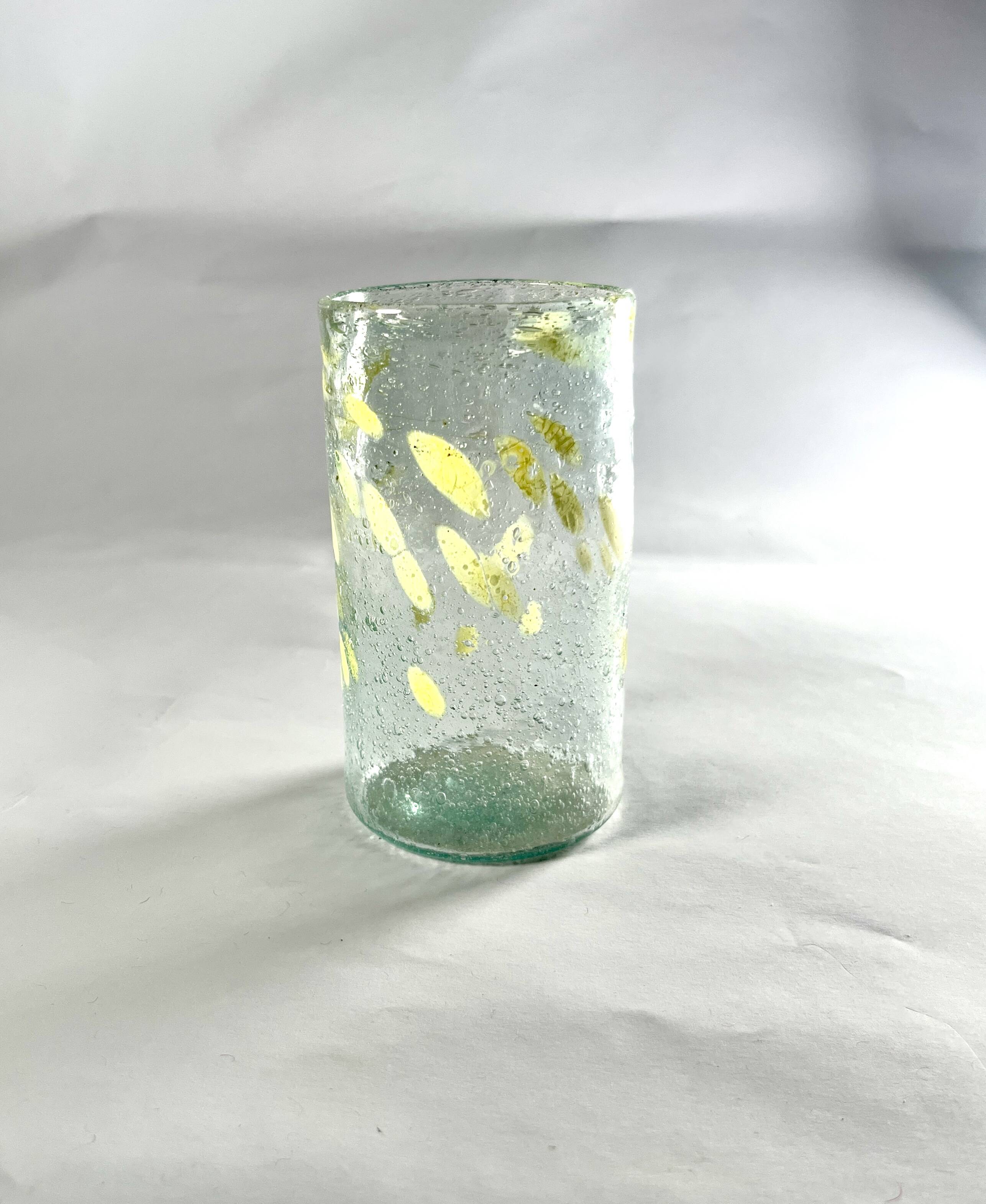 Verres à eau mouchetés