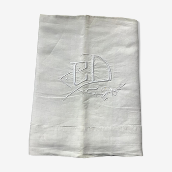 Drap lin brodé CD souligné de fleurs stylisées jour simple