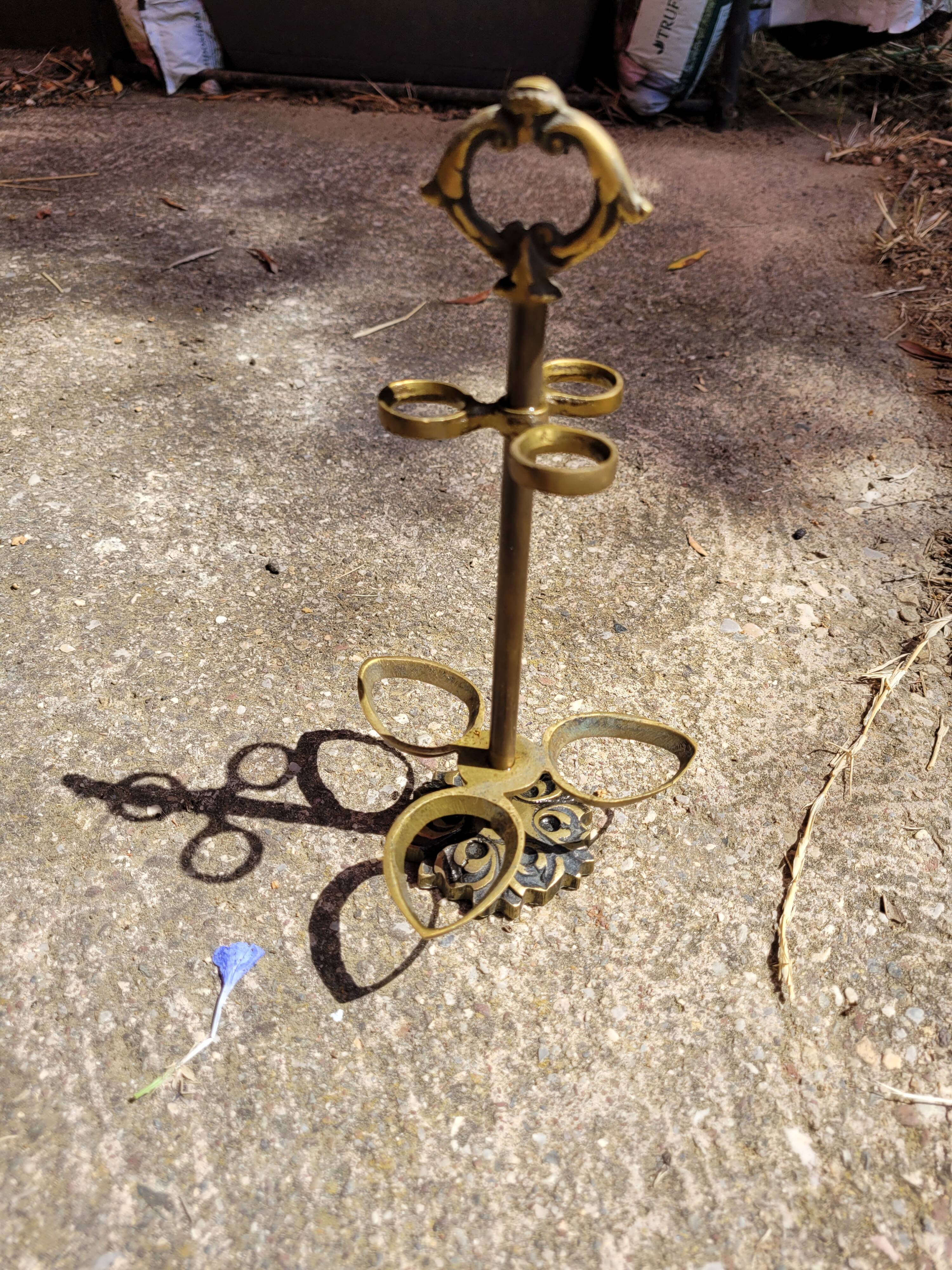 Brass pipe holder
