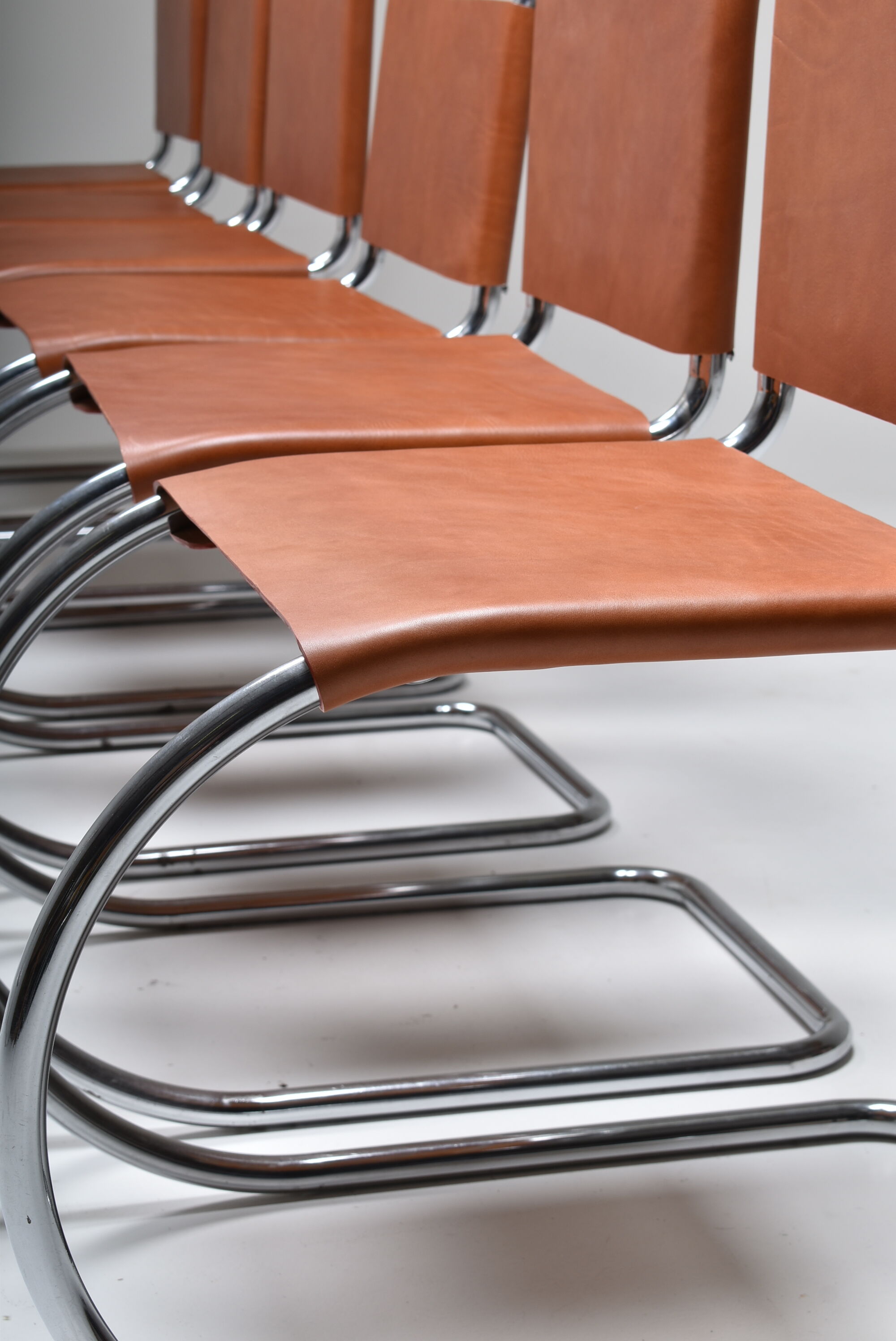 Mr10 chair series by ludwig mies van der rohe, italie 1980