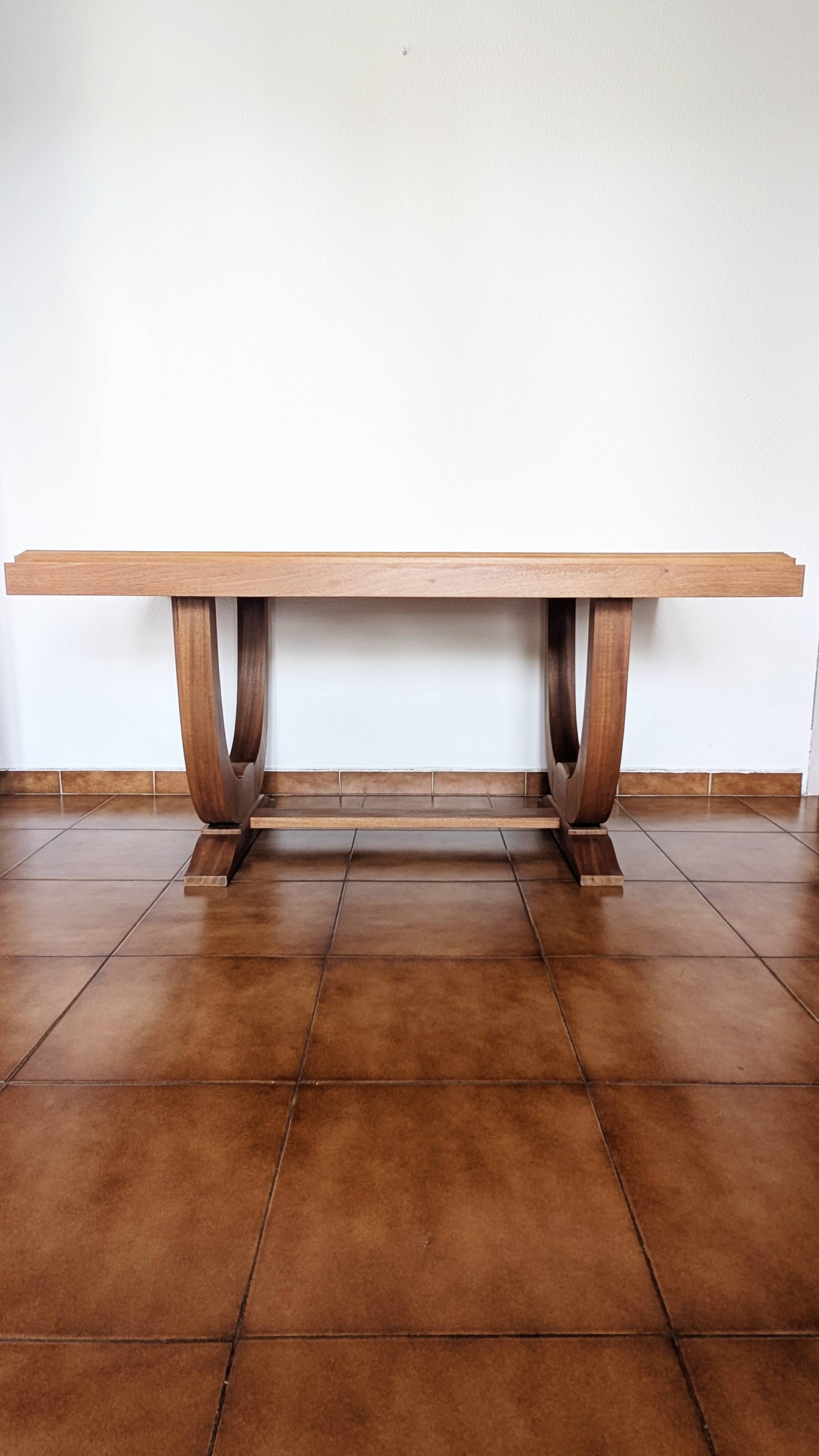 Bureau Art Déco revisité – plateau vert & pieds sculptés