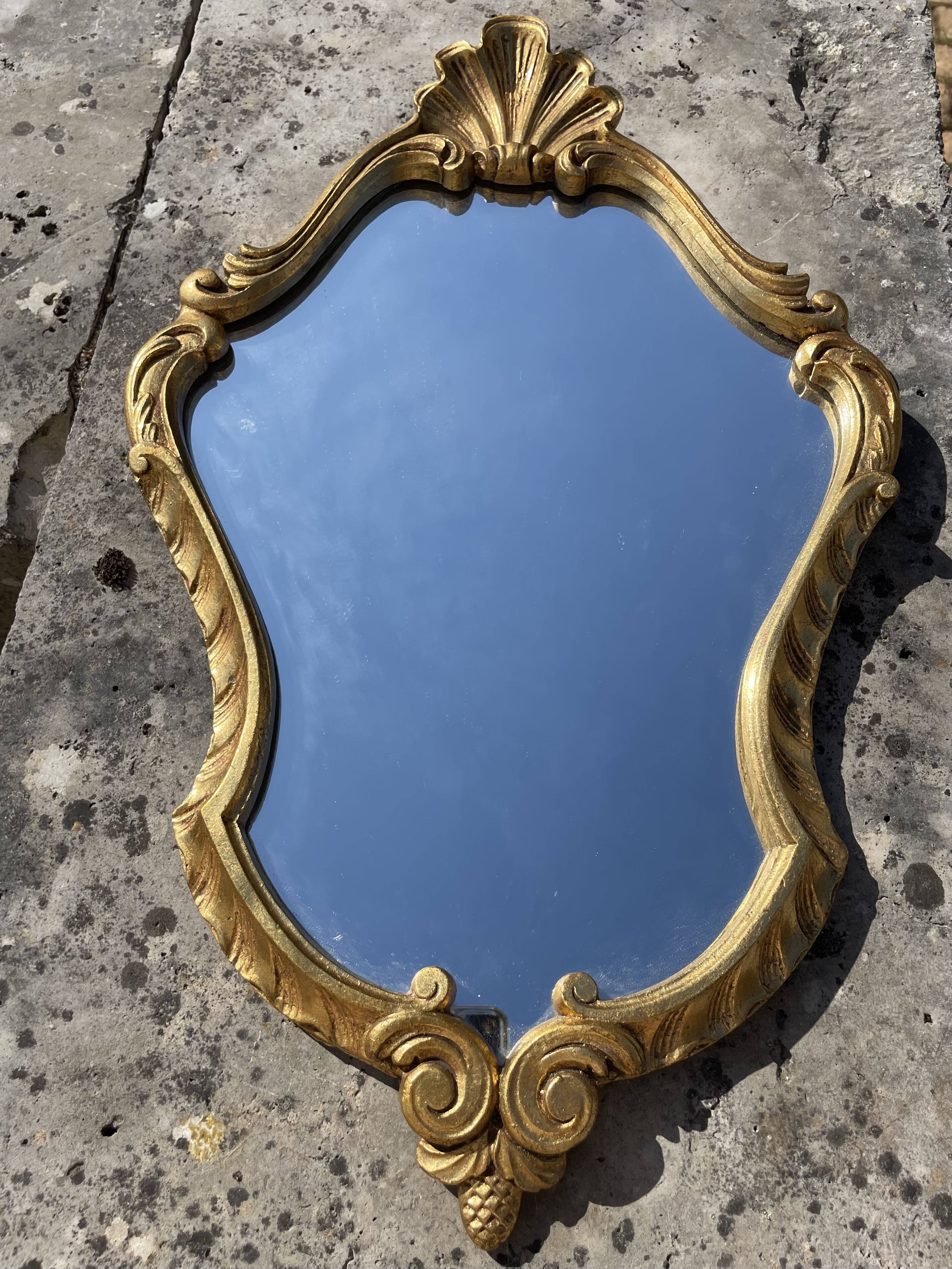 Miroir rocaille en bois doré style Louis XV