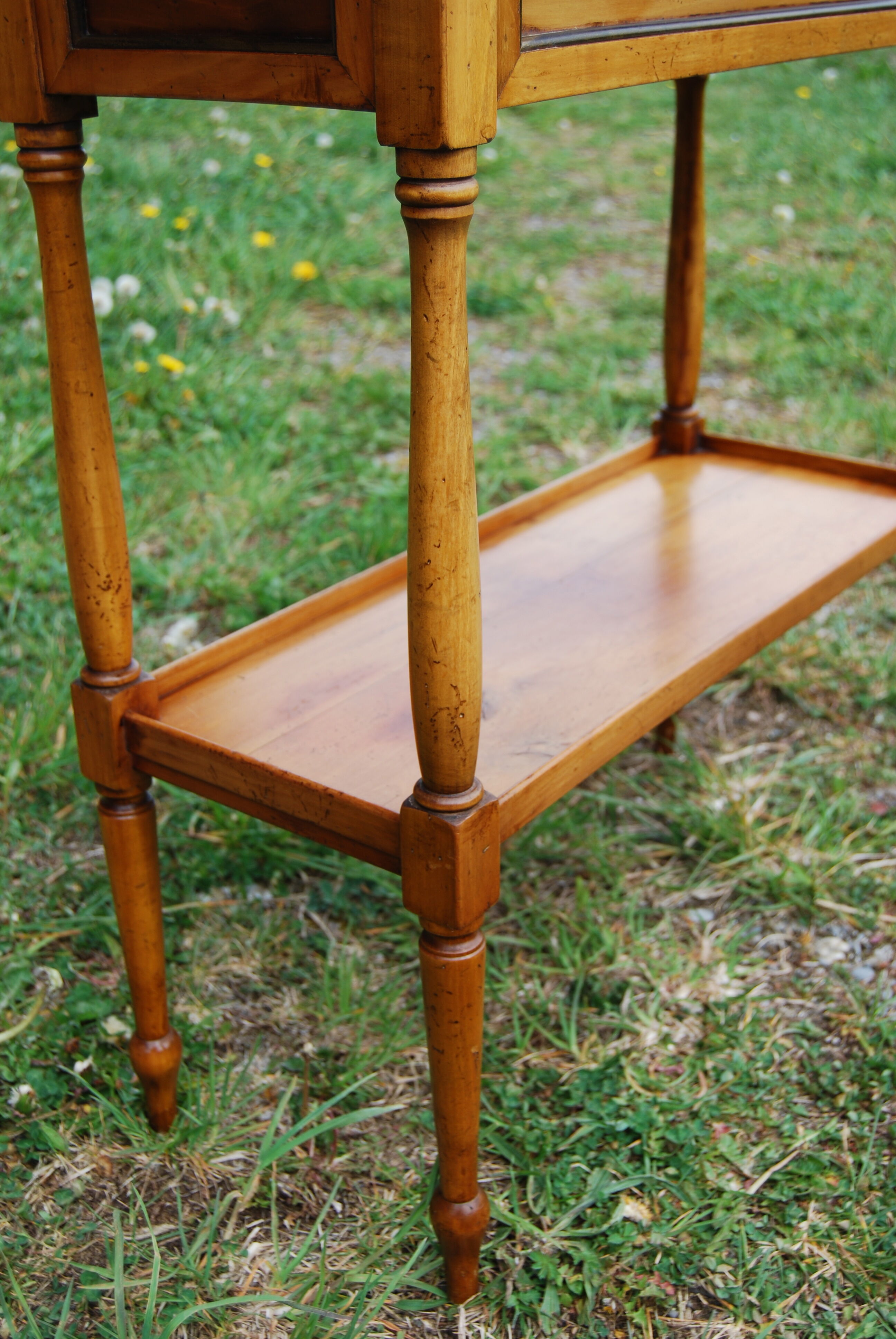 Executive-style indoor planter on feet