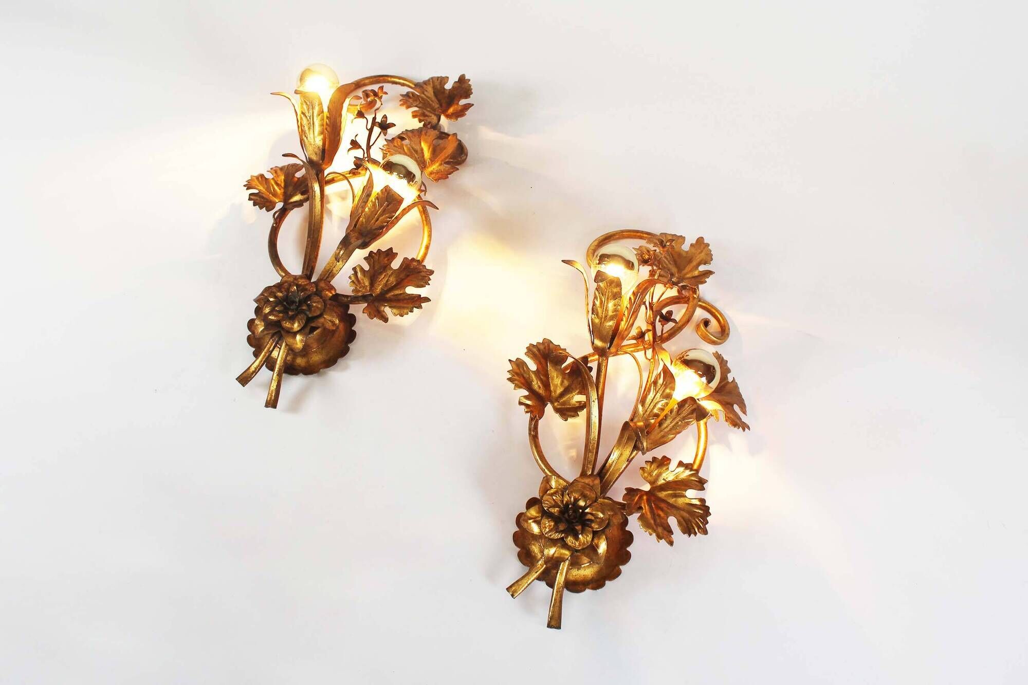 Stunning set of vintage Italian gilt florentine sconces by Biasca