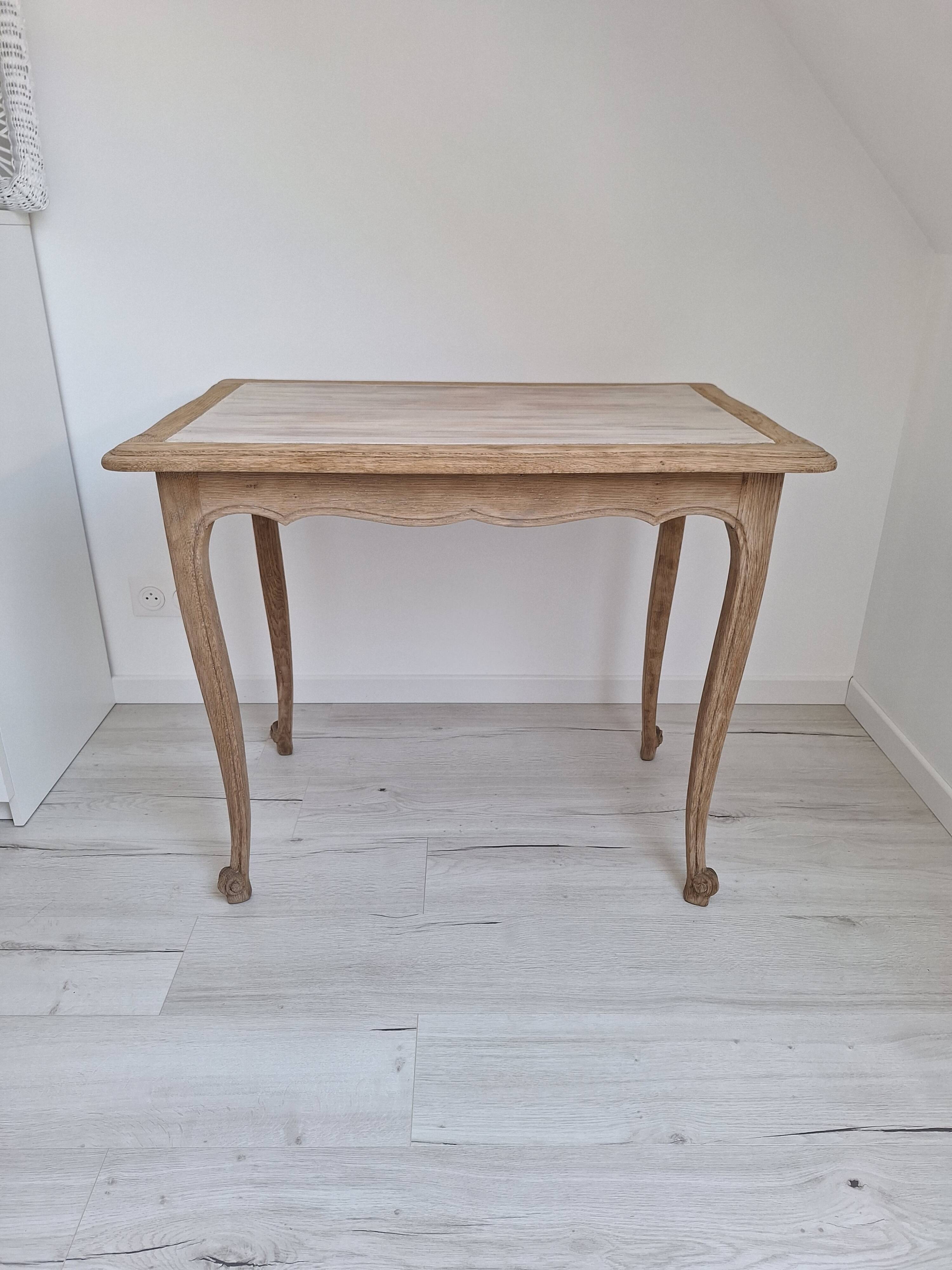 Bureau ancien de style Louis XV esprit campagne chic
