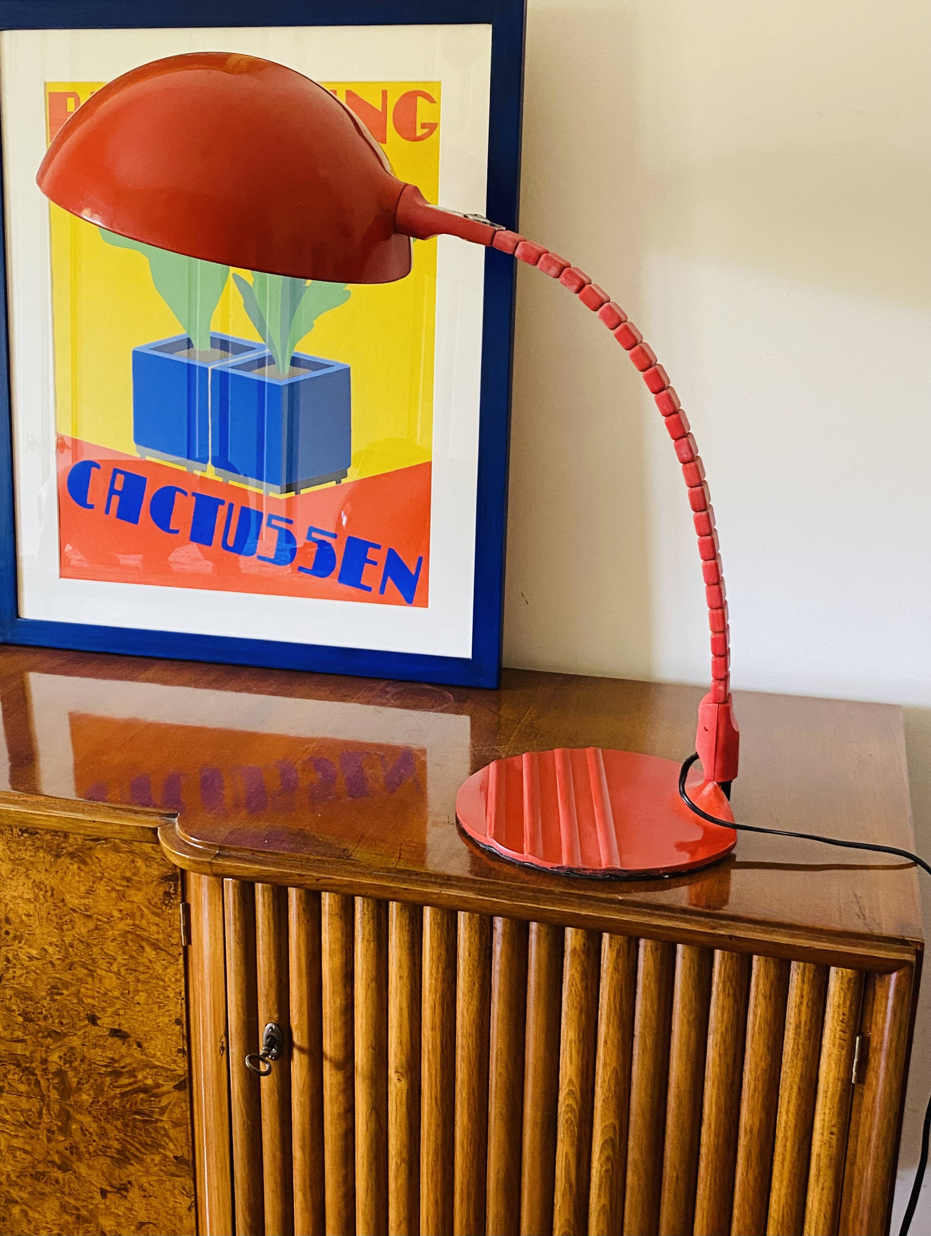 Elio Martinelli, Flex Calotta mod. 660 bright red table / desk lamp, Martinelli Luce Italy, 1972