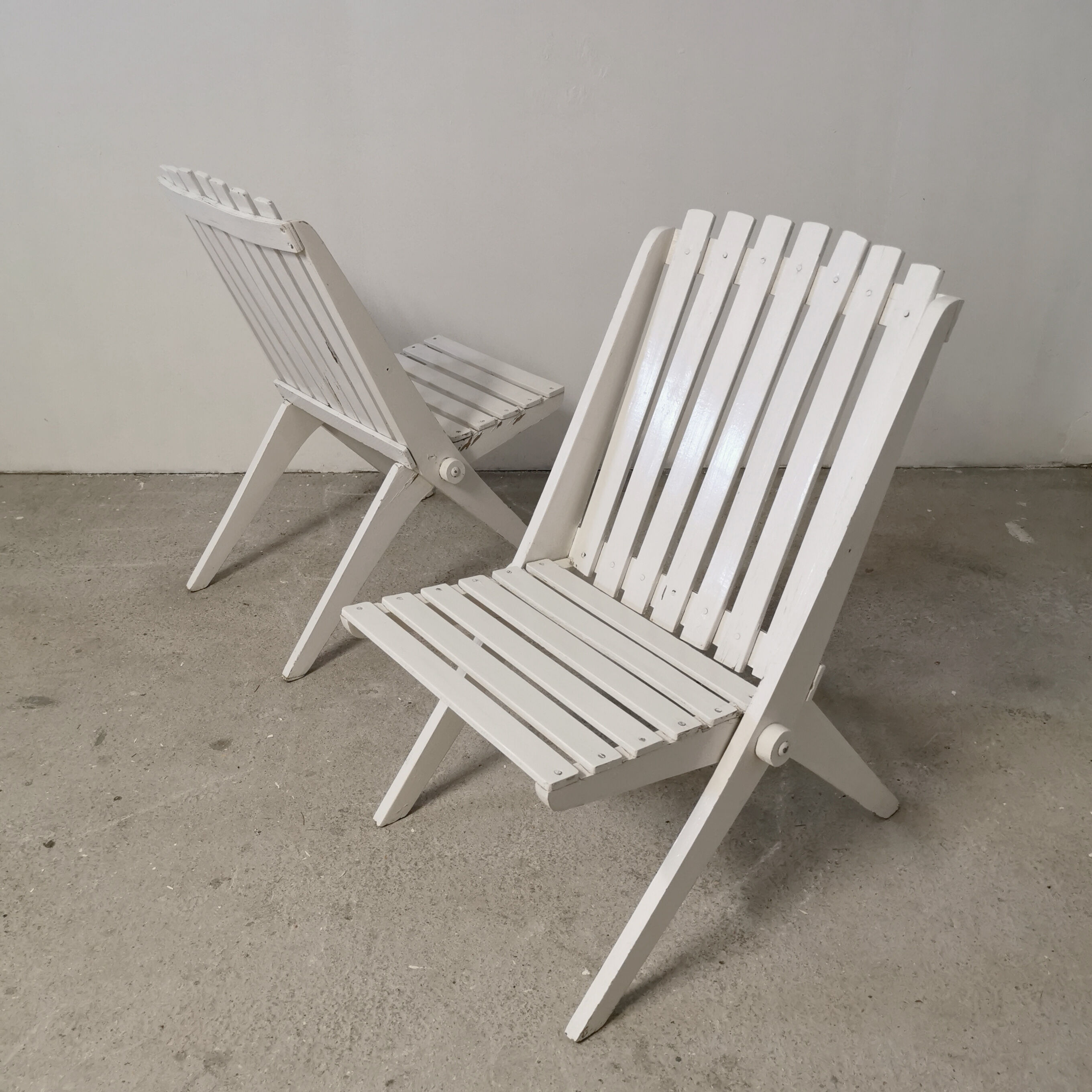Pair of folding scissor chairs, 1950