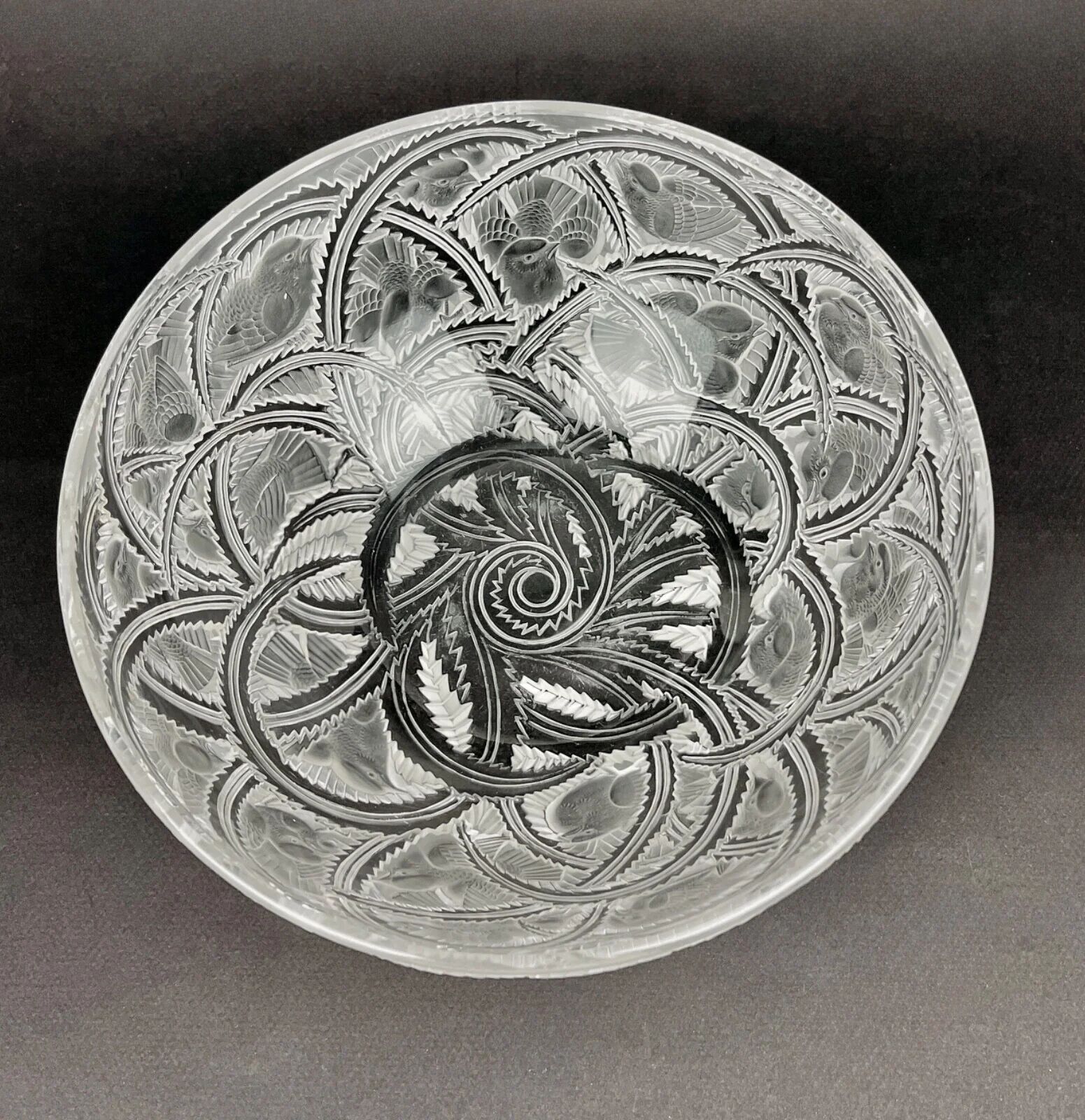 Lalique crystal bowl model Pinsons