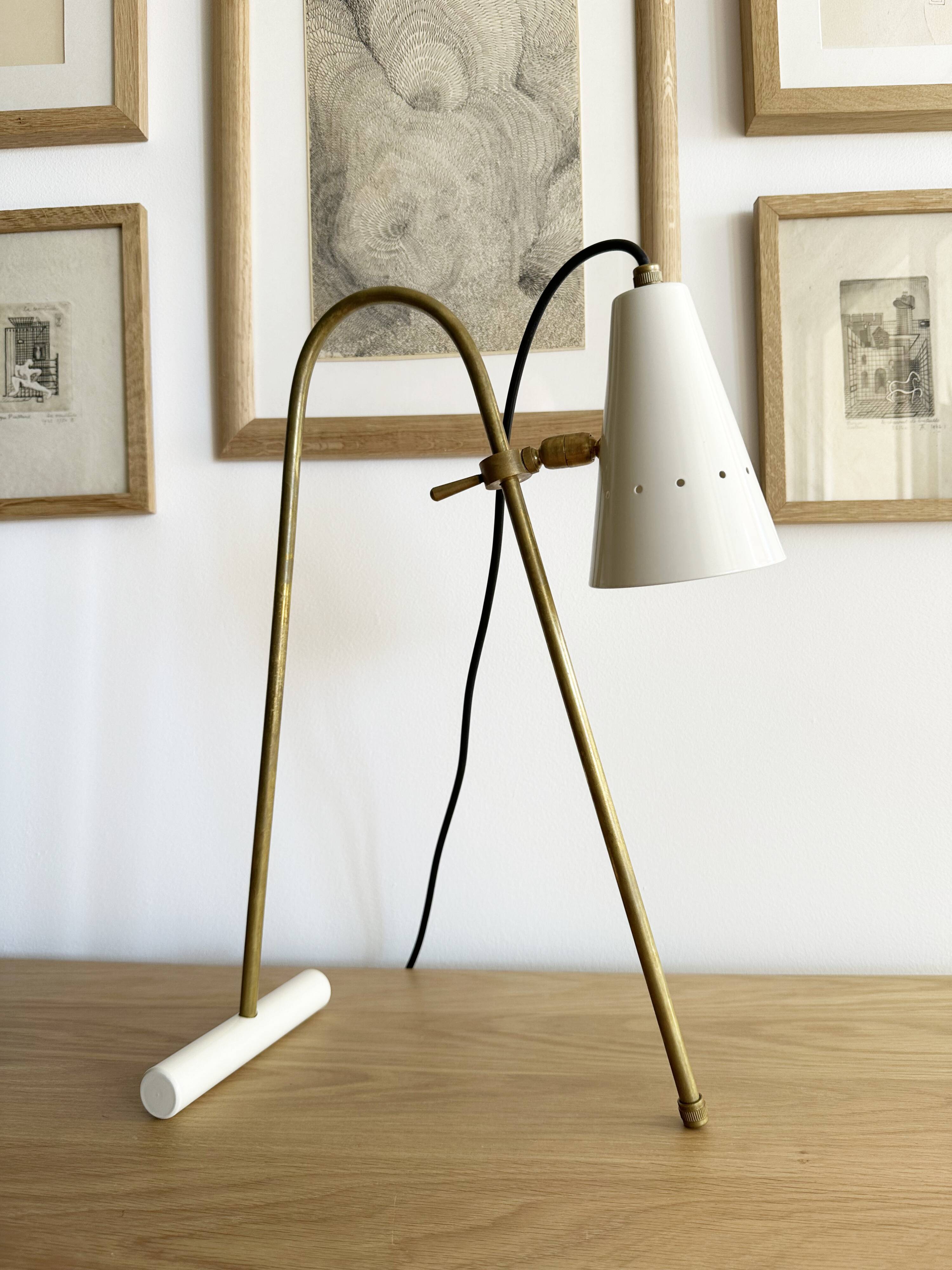 Large Italian table lamp in brass design from the 50s