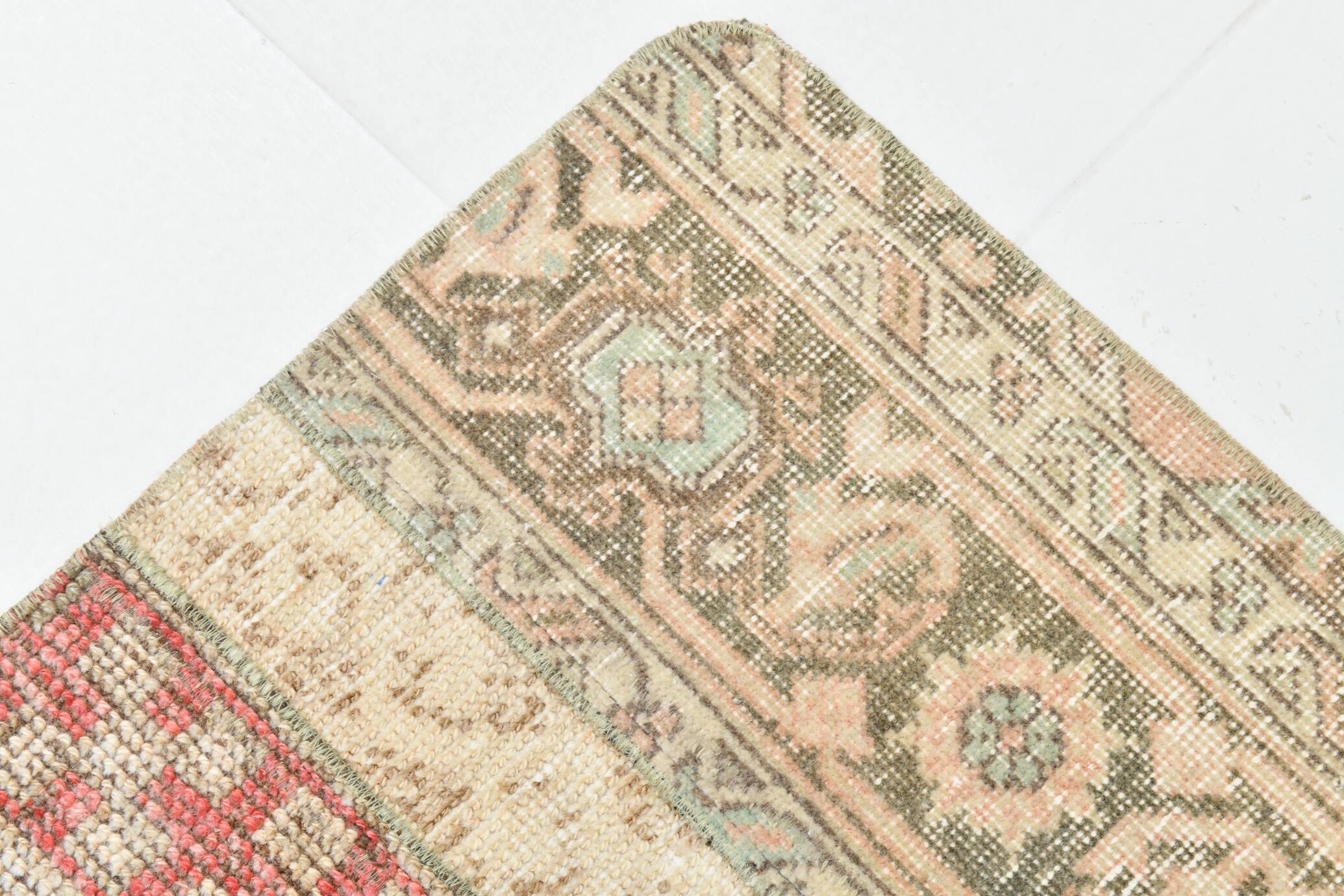 2x3 Rug For Accent Soft Beige Vintage Rug, 57x105Cm SK 22575