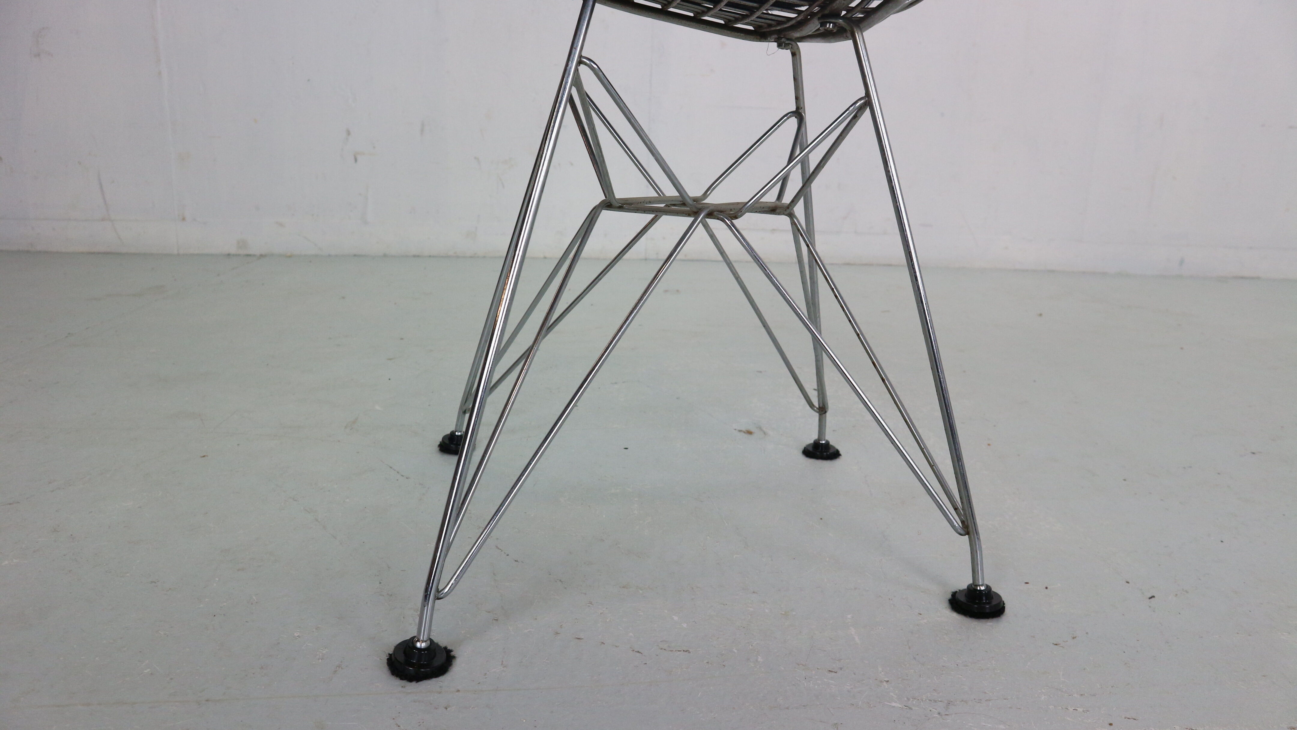 "DKR-2" Set of 4 Wire Chairs 'Bikini' by Eames for Herman Miller, 1960