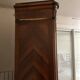 Armoire ancienne en bois massif avec miroir – style Louis XV – belle pièce