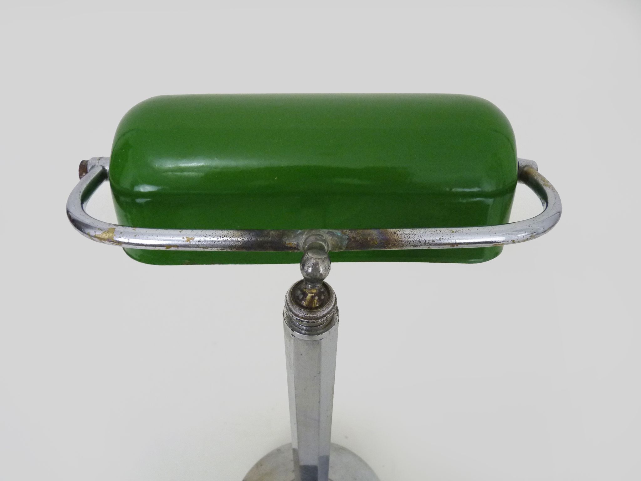 NIAM desk lamp with articulated head, dark green color and chrome. Art Deco