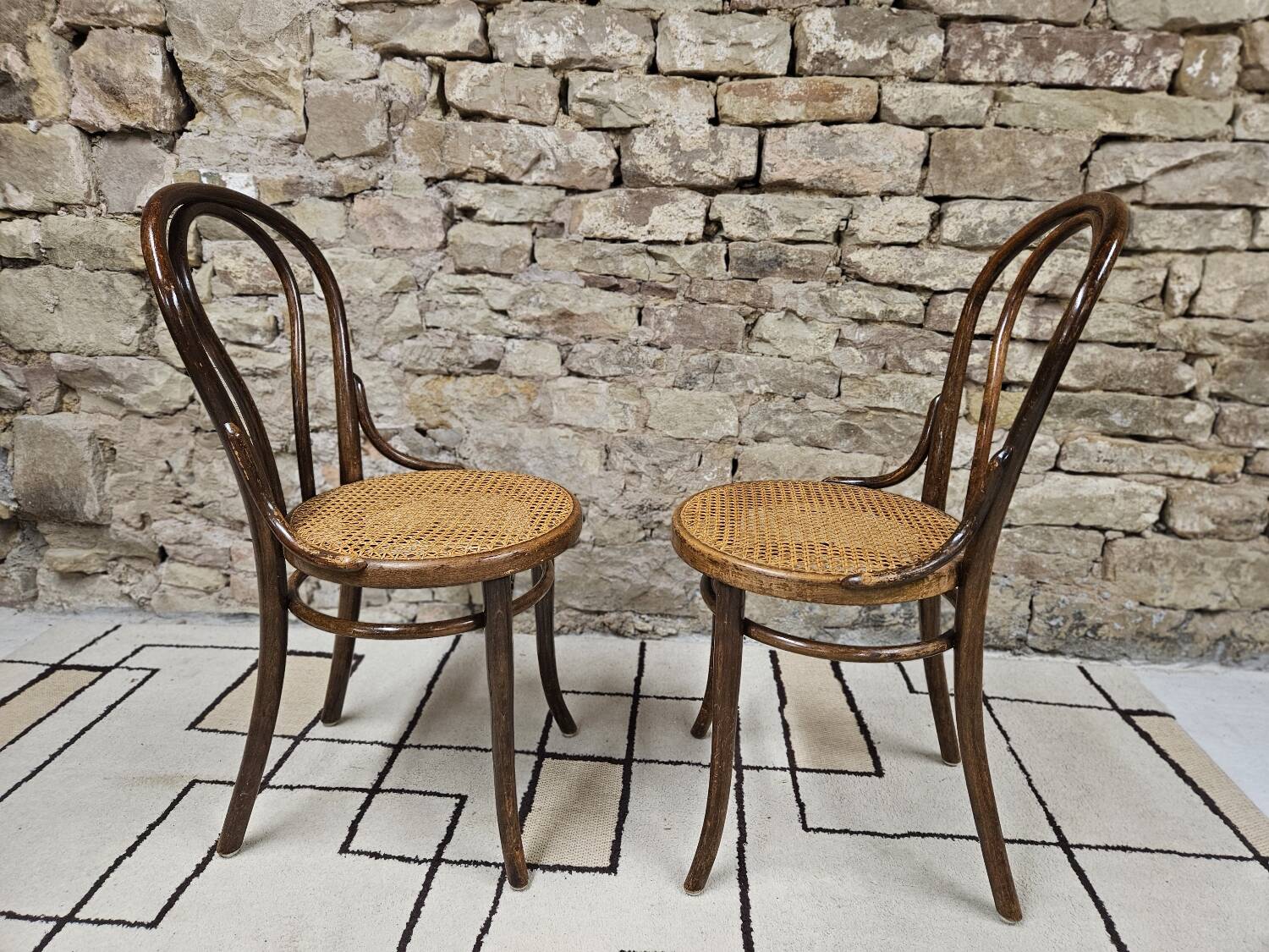 Pair of Thonet austria Nr 18 curved wood bistro chairs