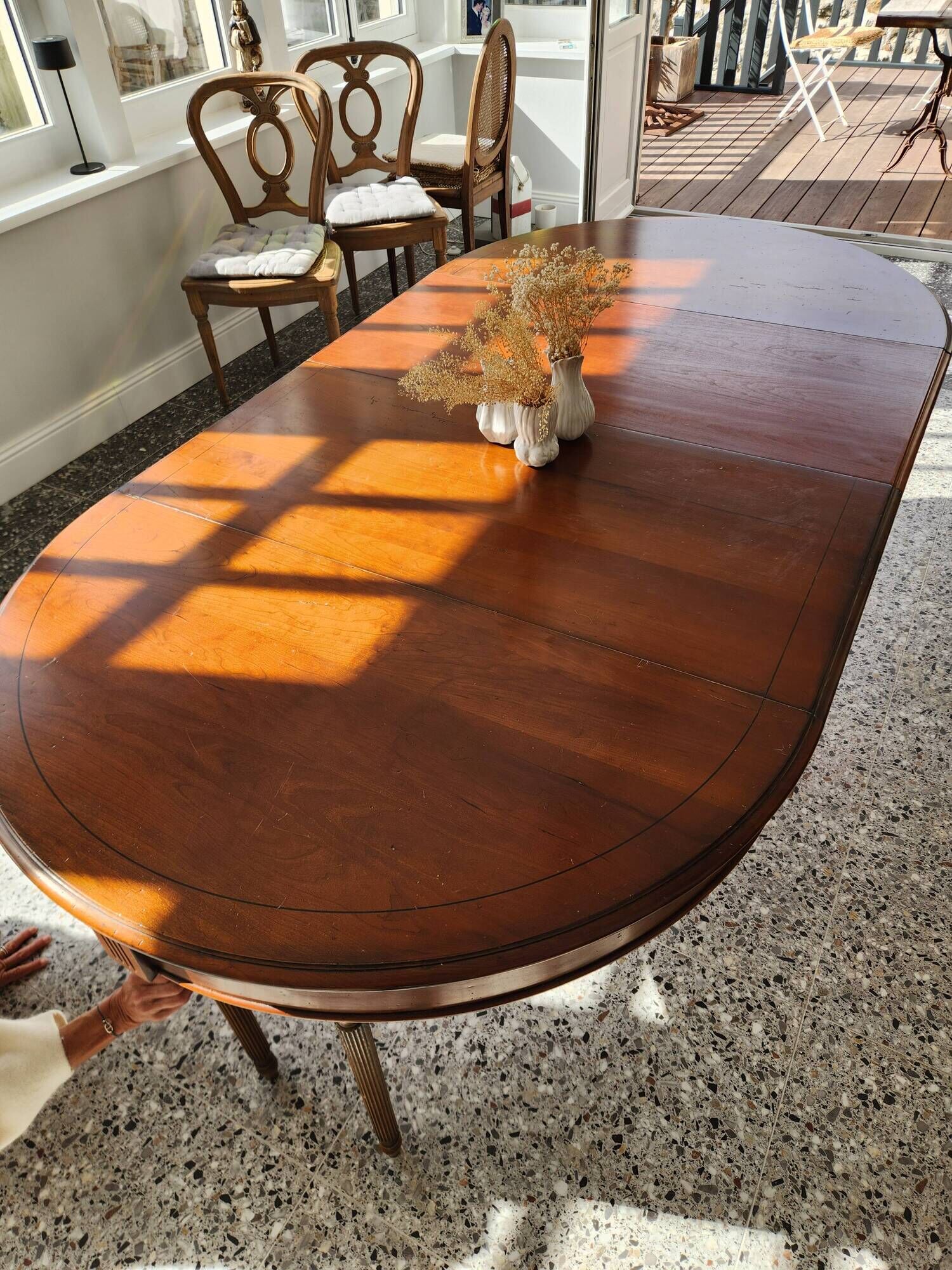 Round table with central leg 110cm extendable to 210cm