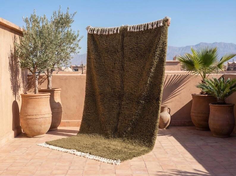Authentic traditional pure wool Berber rug in green, size 1.4/2.6m.