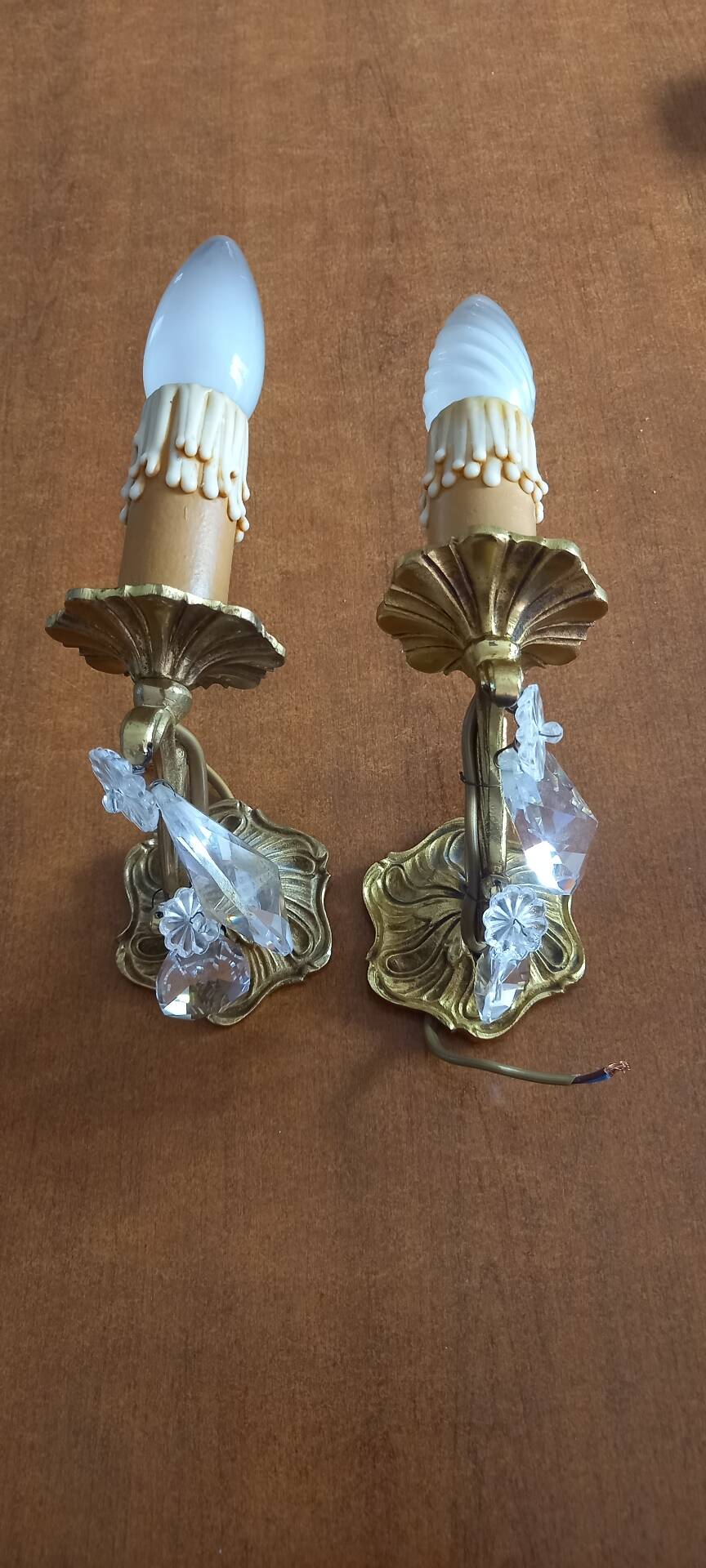Anciennes appliques en bronze et cristal