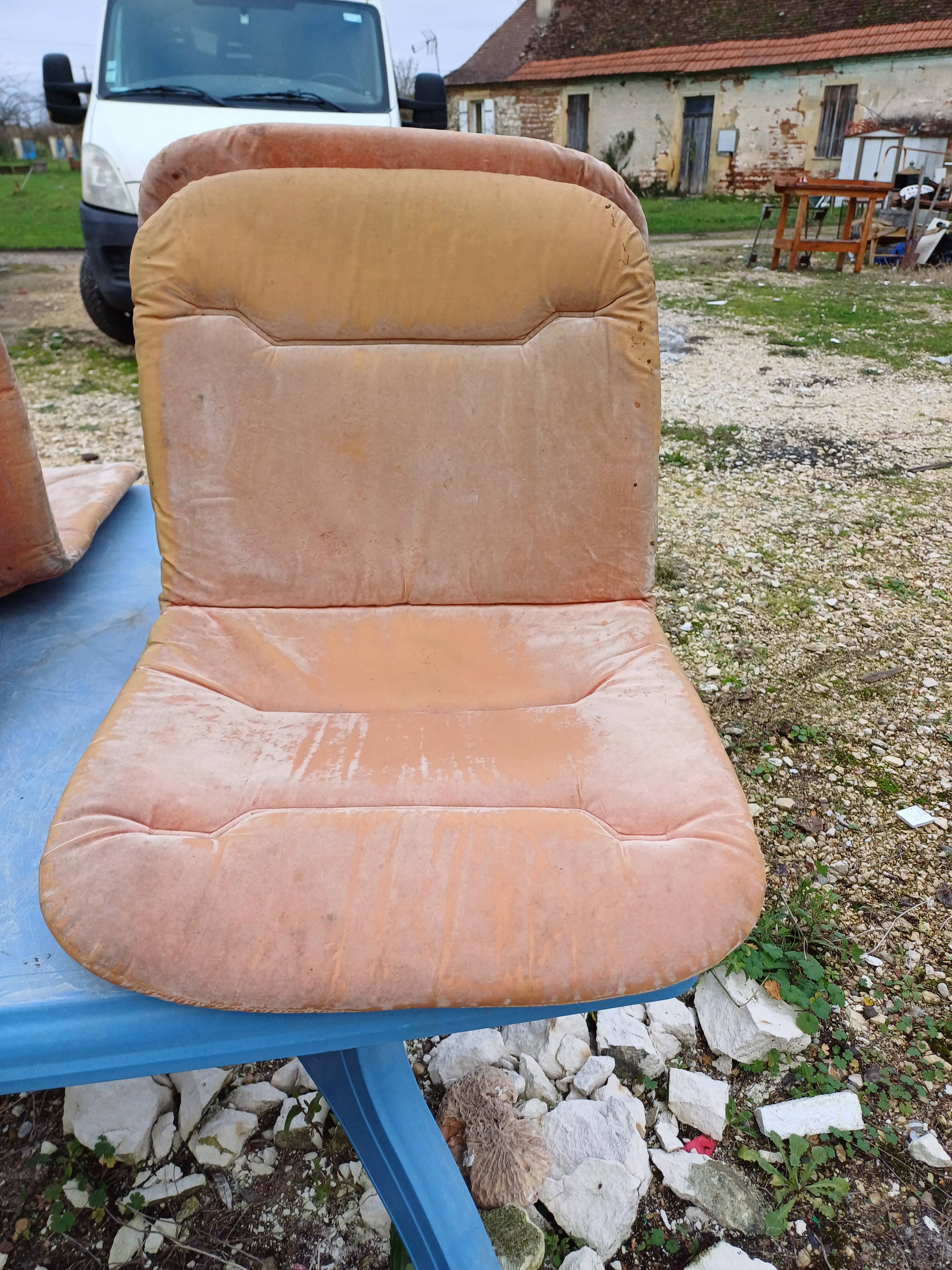 6 vintage Italian chairs from the 70s