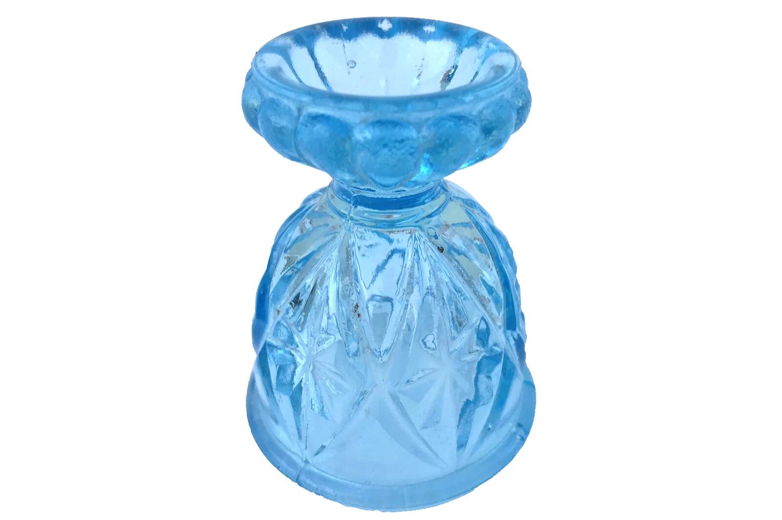 Ancien coquetier piédouche godronné  verre bleu transparent